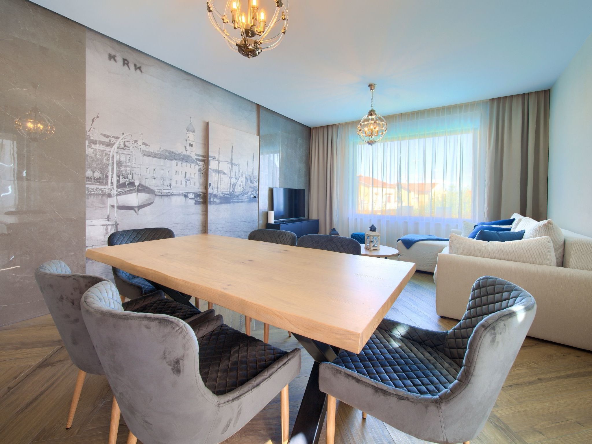 "Lana" mit Schwimmbad-Image-tags.info