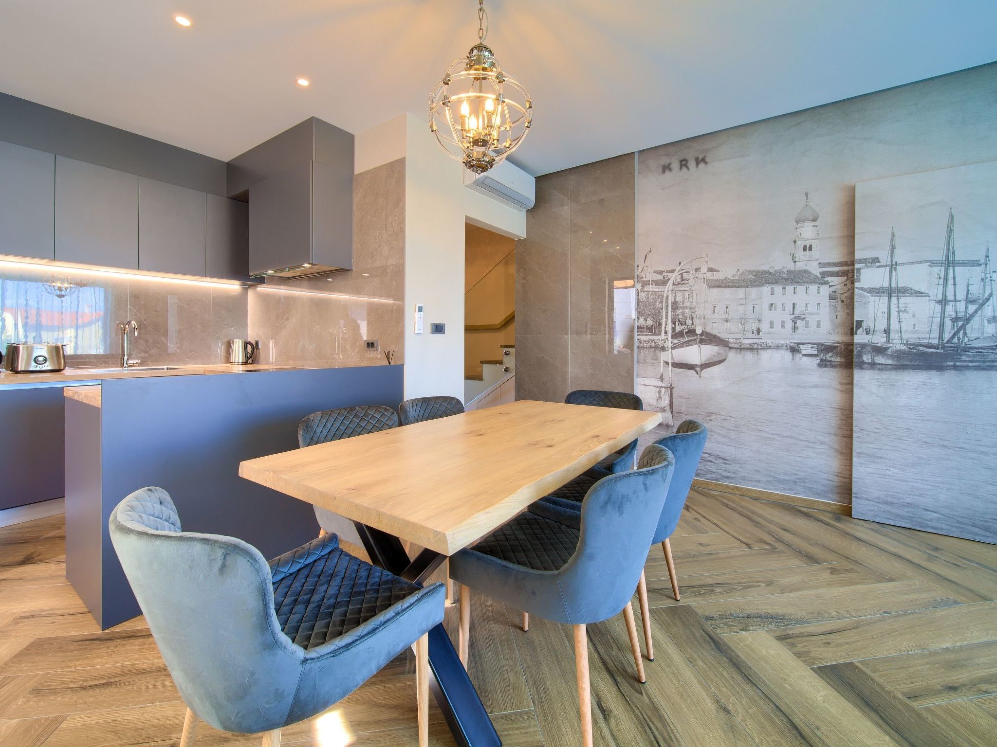 "Lana" mit Schwimmbad-Image-tags.info