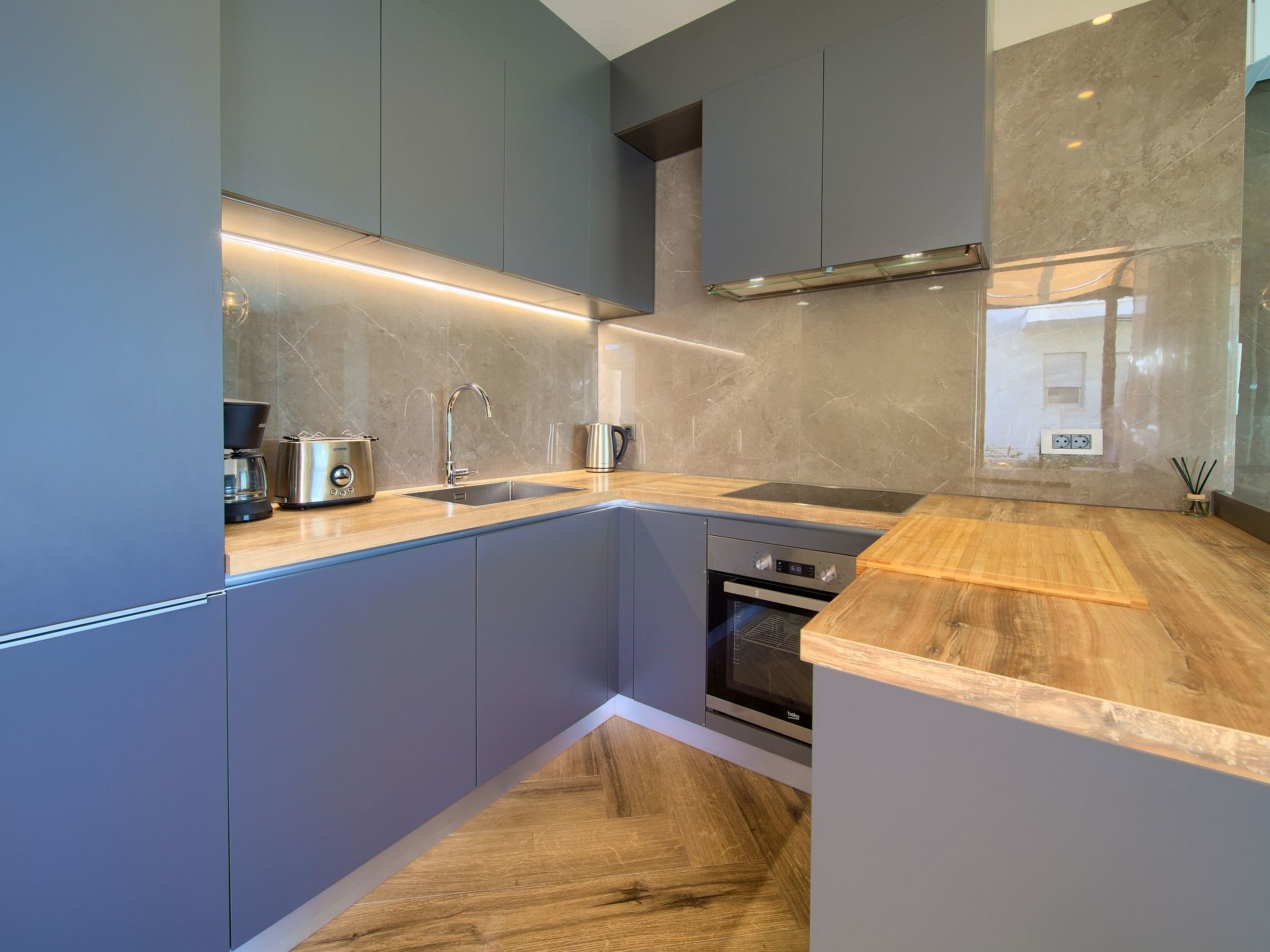 "Lana" mit Schwimmbad-Image-tags.info