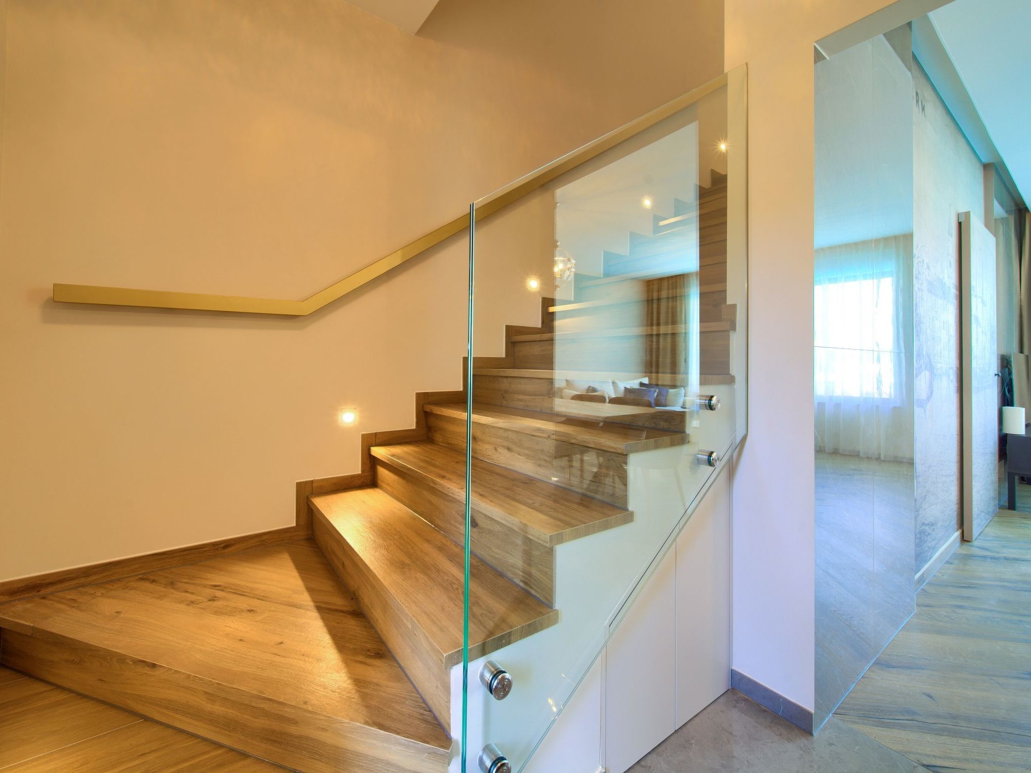 "Lana" mit Schwimmbad-Image-tags.info