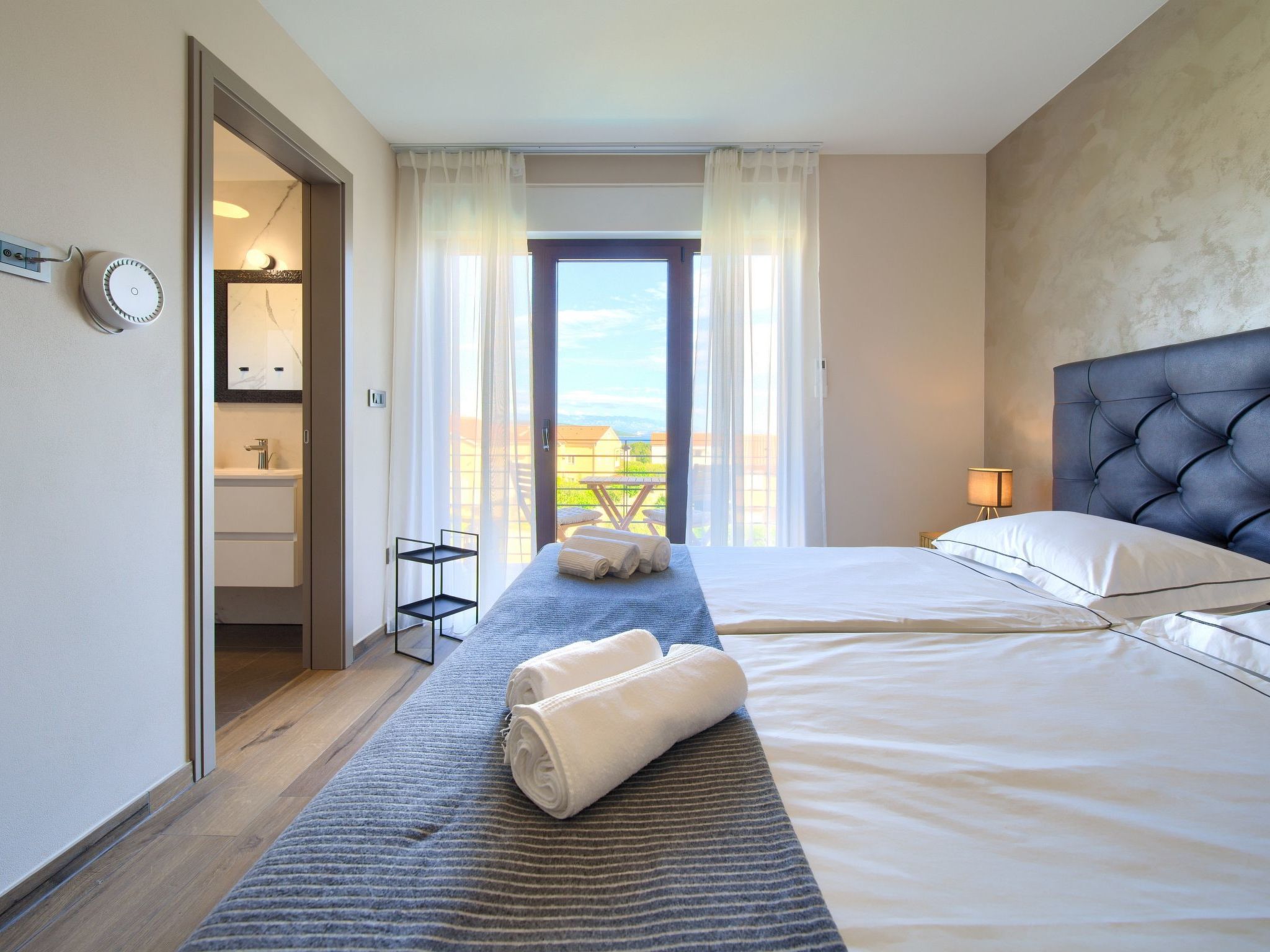 "Lana" mit Schwimmbad-Image-tags.info