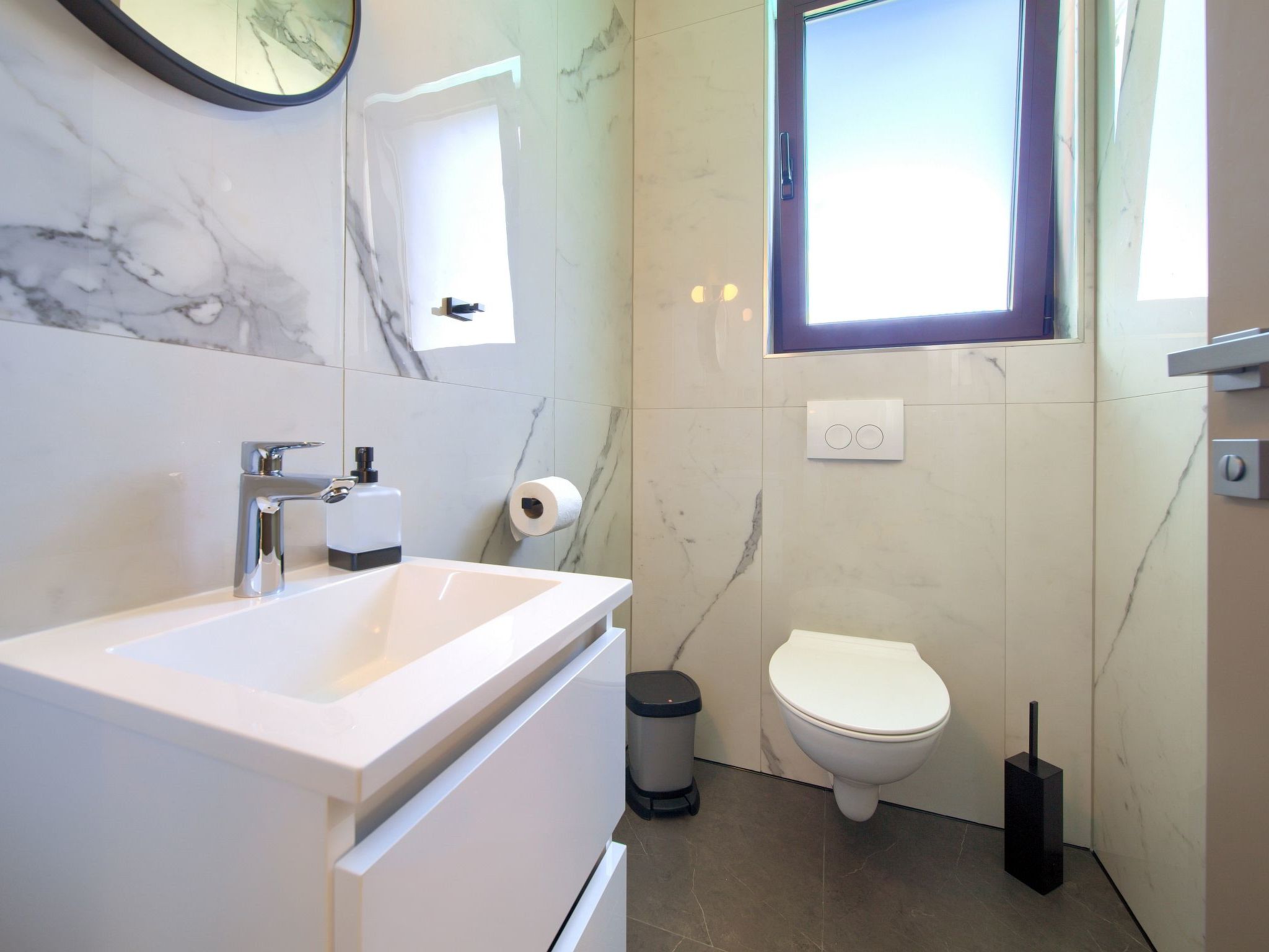 "Lana" mit Schwimmbad-Image-tags.info