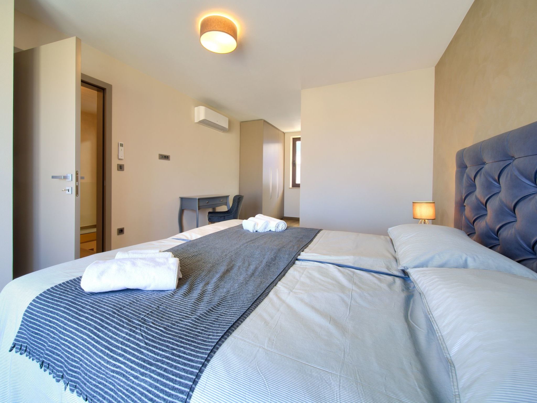 "Lana" mit Schwimmbad-Image-tags.info