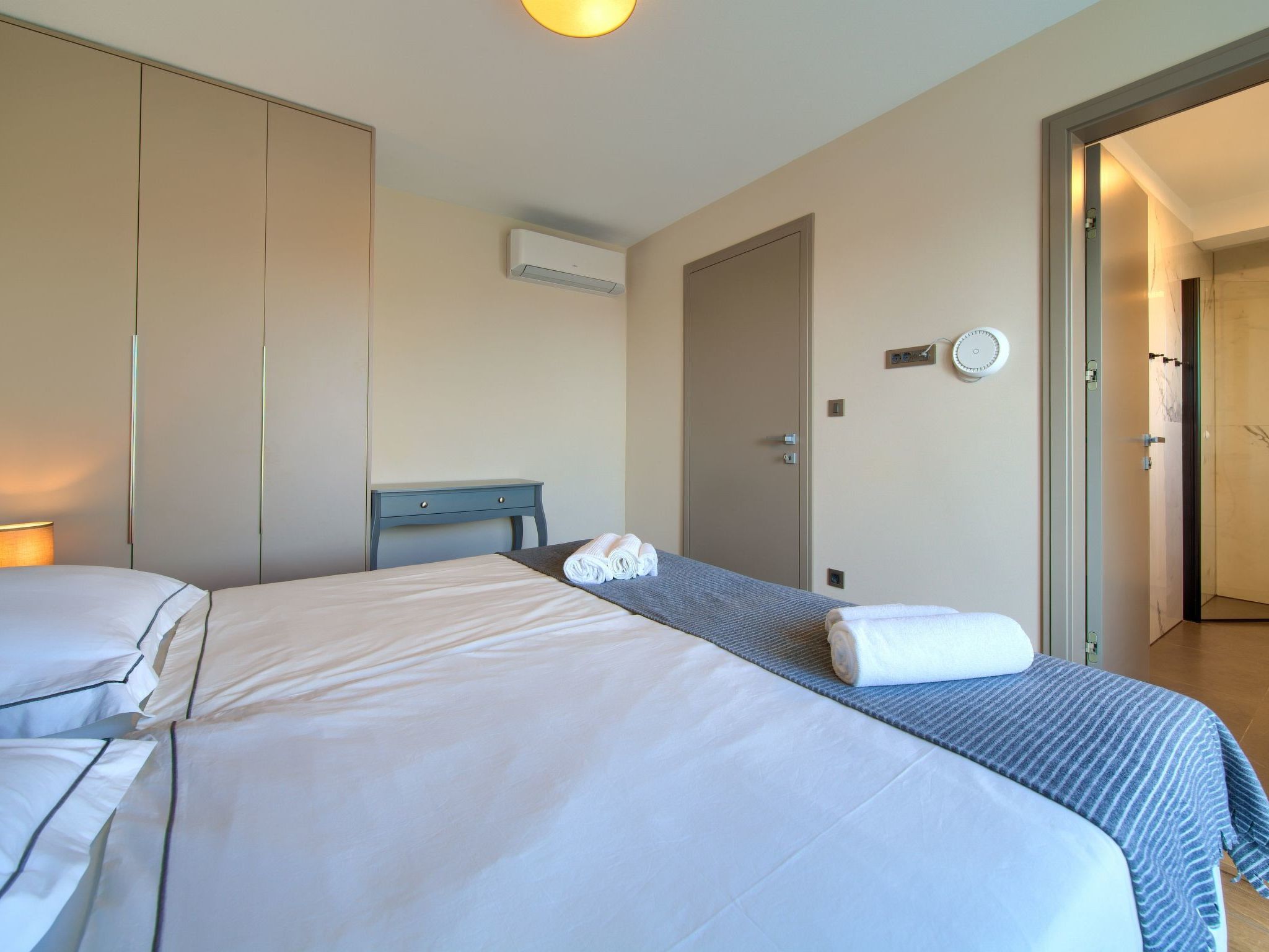 "Lana" mit Schwimmbad-Image-tags.info