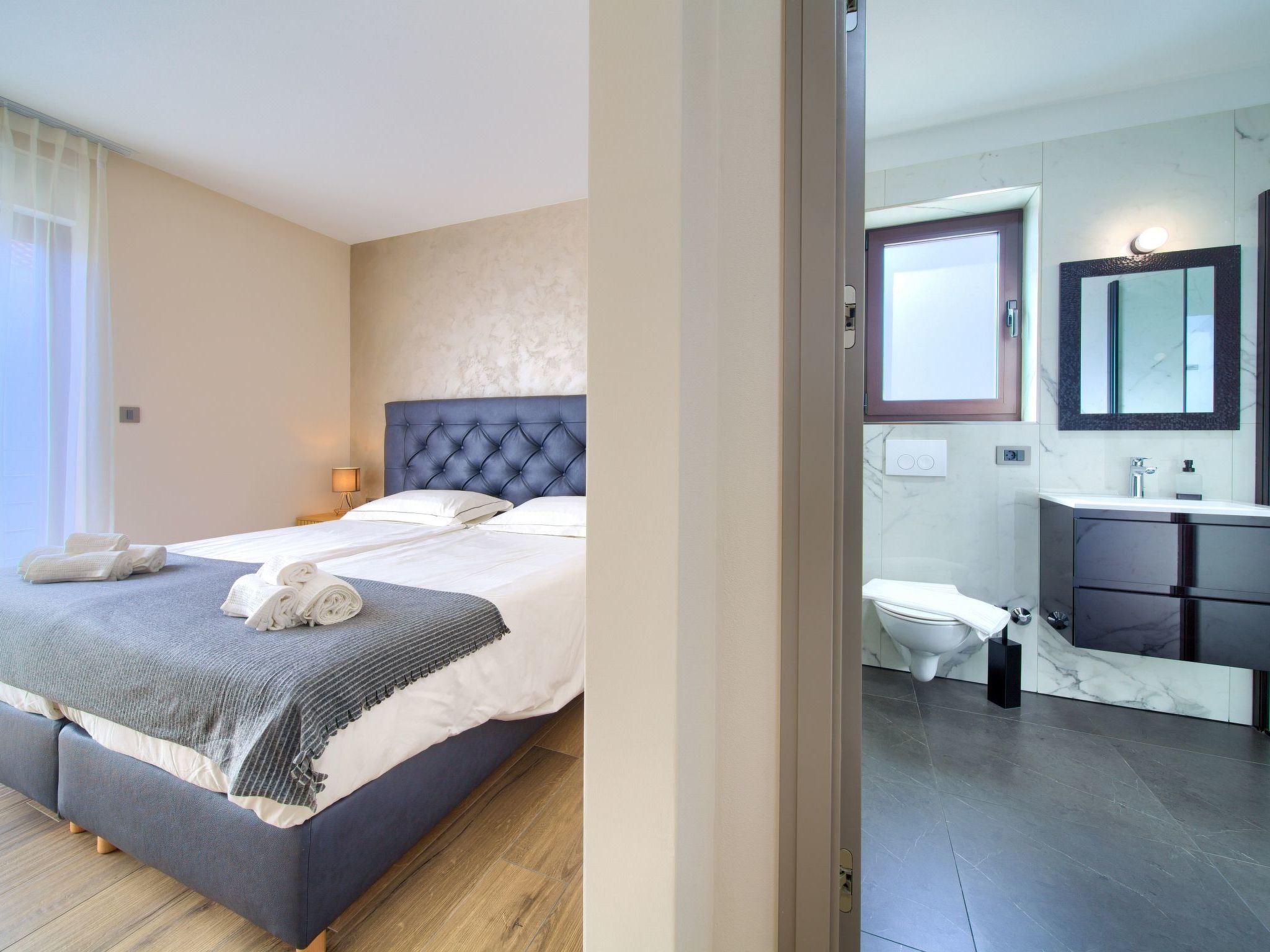 "Lana" mit Schwimmbad-Image-tags.info