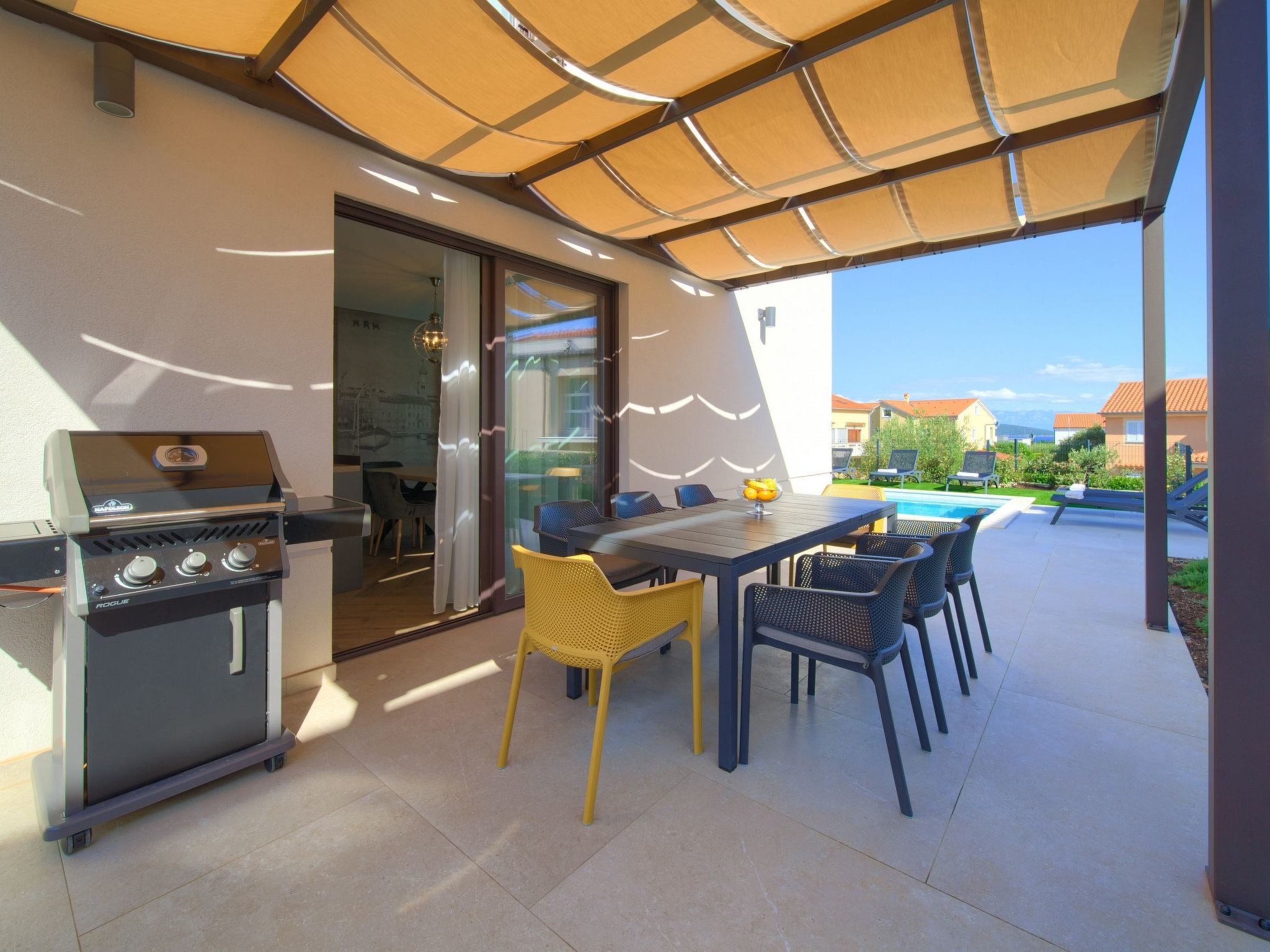 "Lana" mit Schwimmbad-Image-tags.info