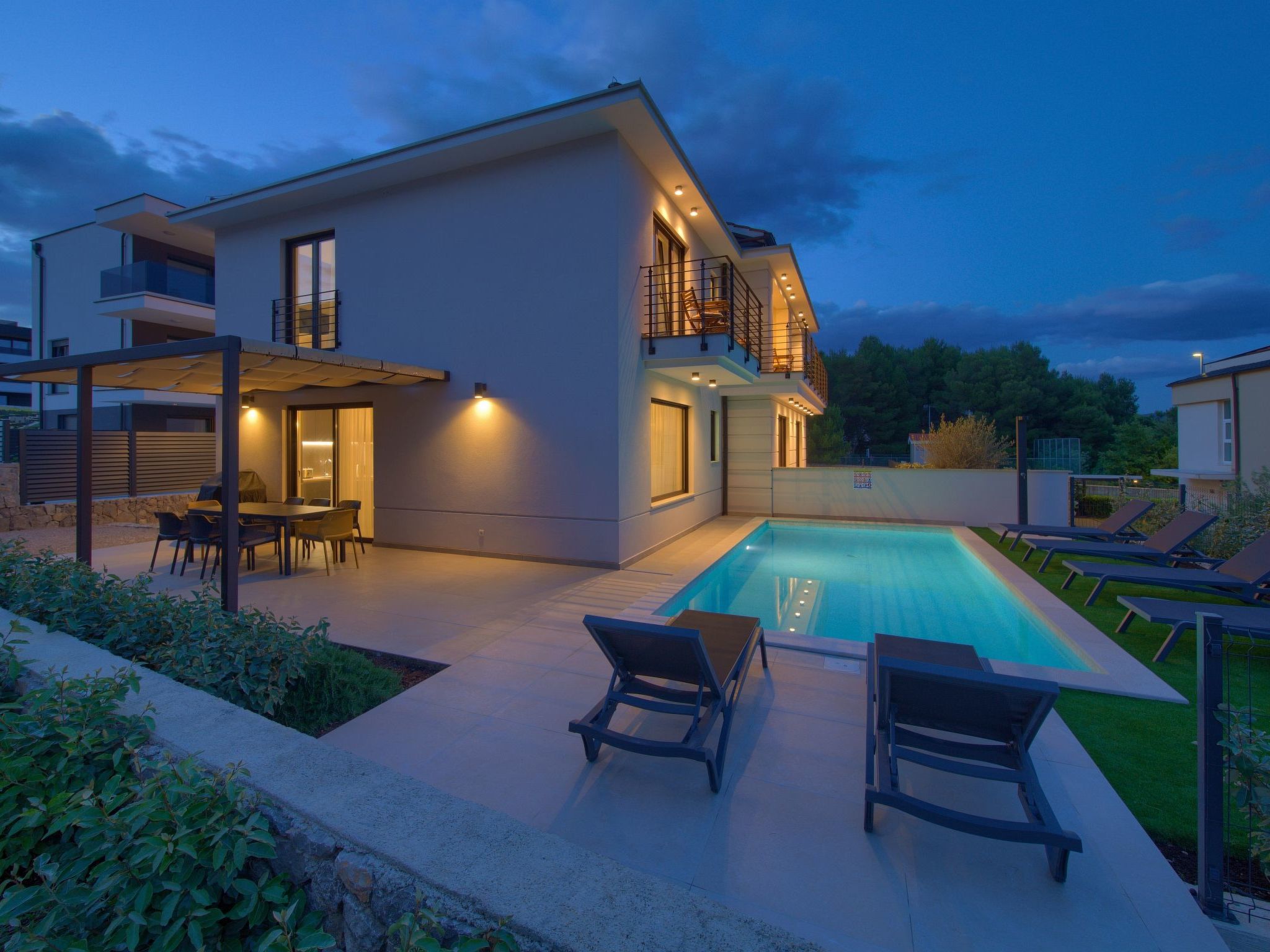 "Lana" mit Schwimmbad-Image-tags.info