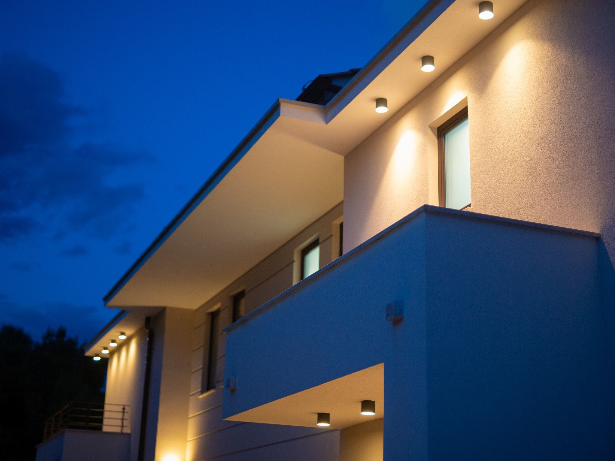 "Lana" mit Schwimmbad-Image-tags.info