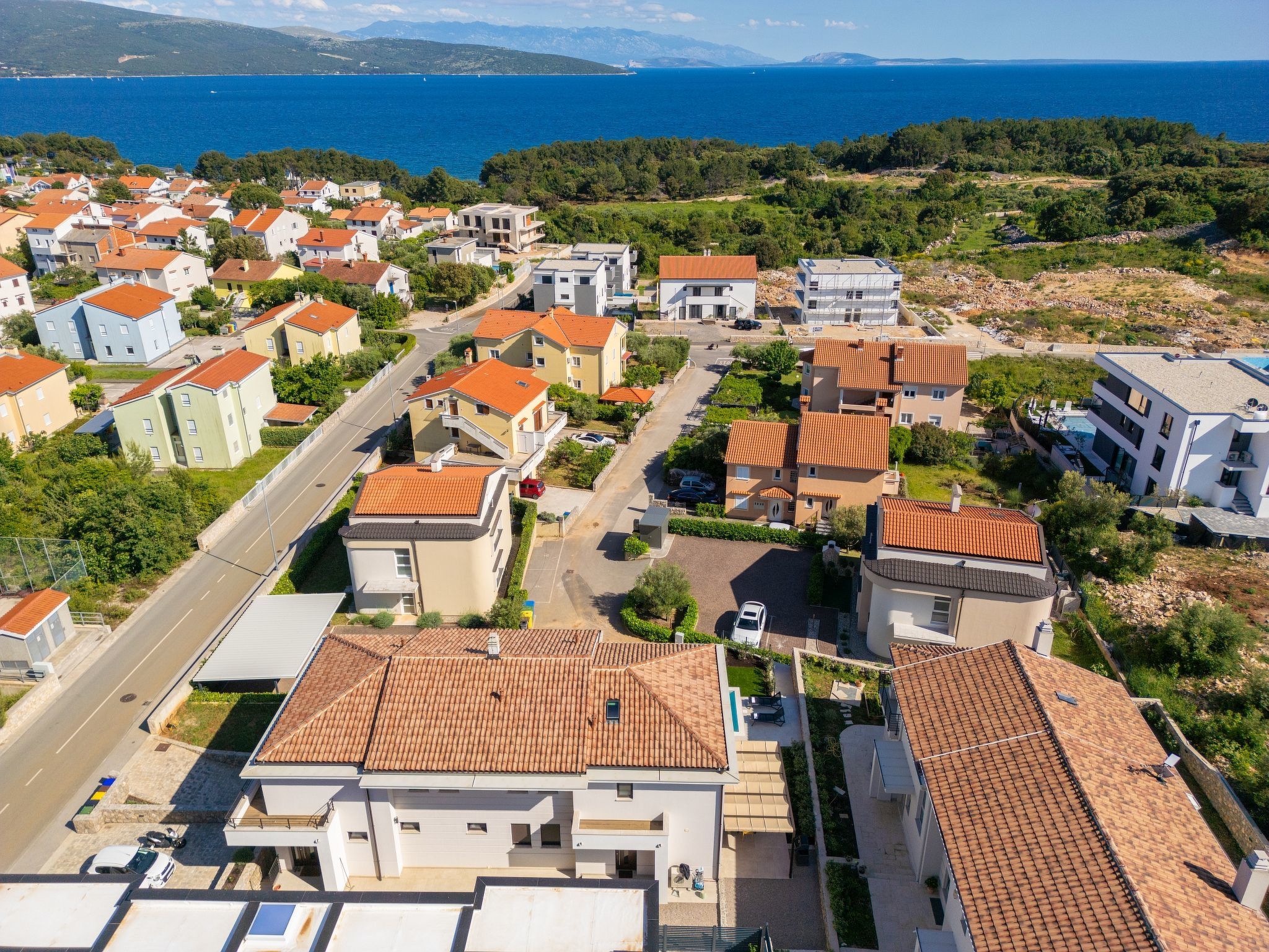 "Lana" mit Schwimmbad-Image-tags.info