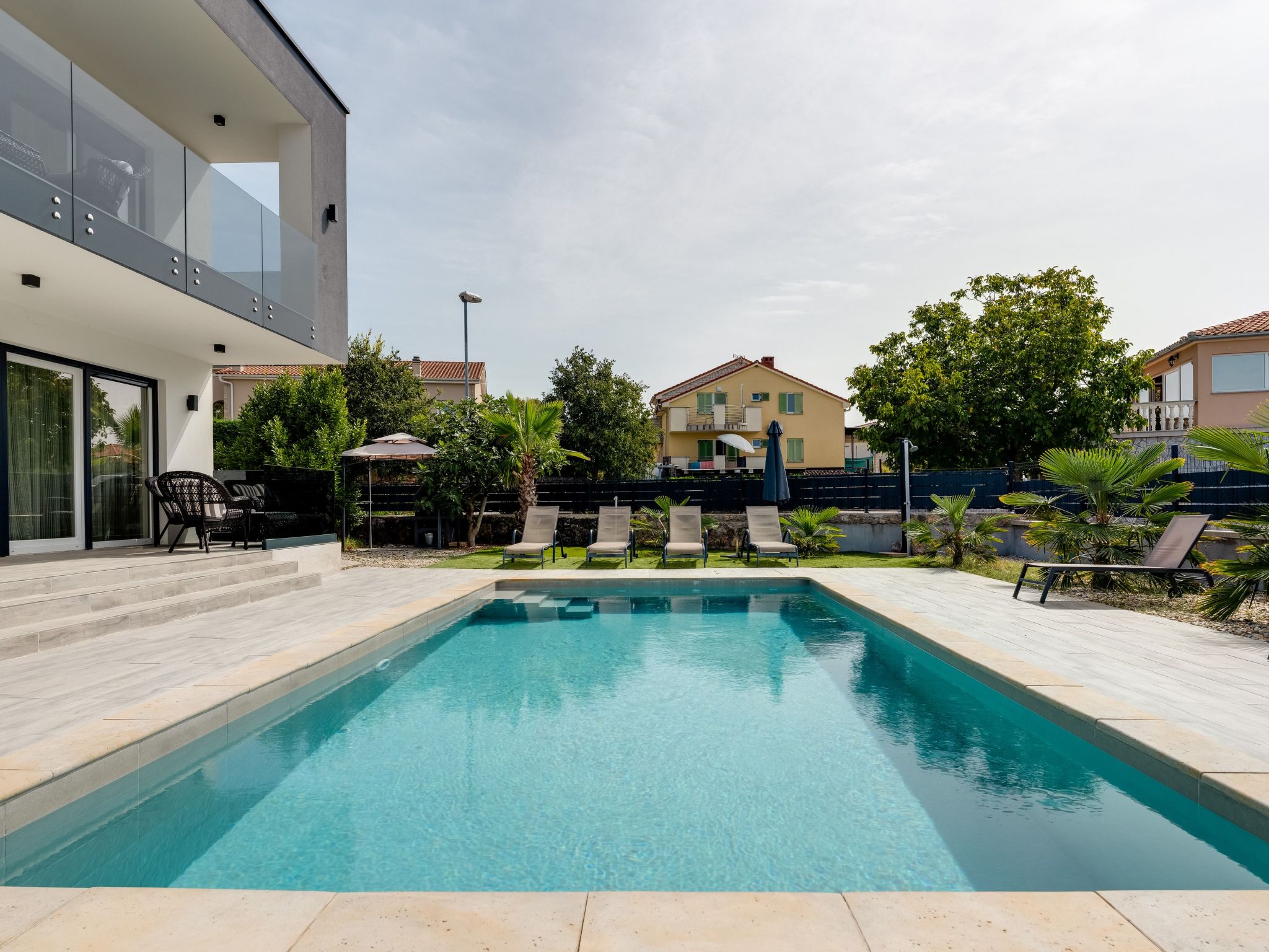 Schöne neue Villa mit Pool in Strandnähe-Image-tags.info