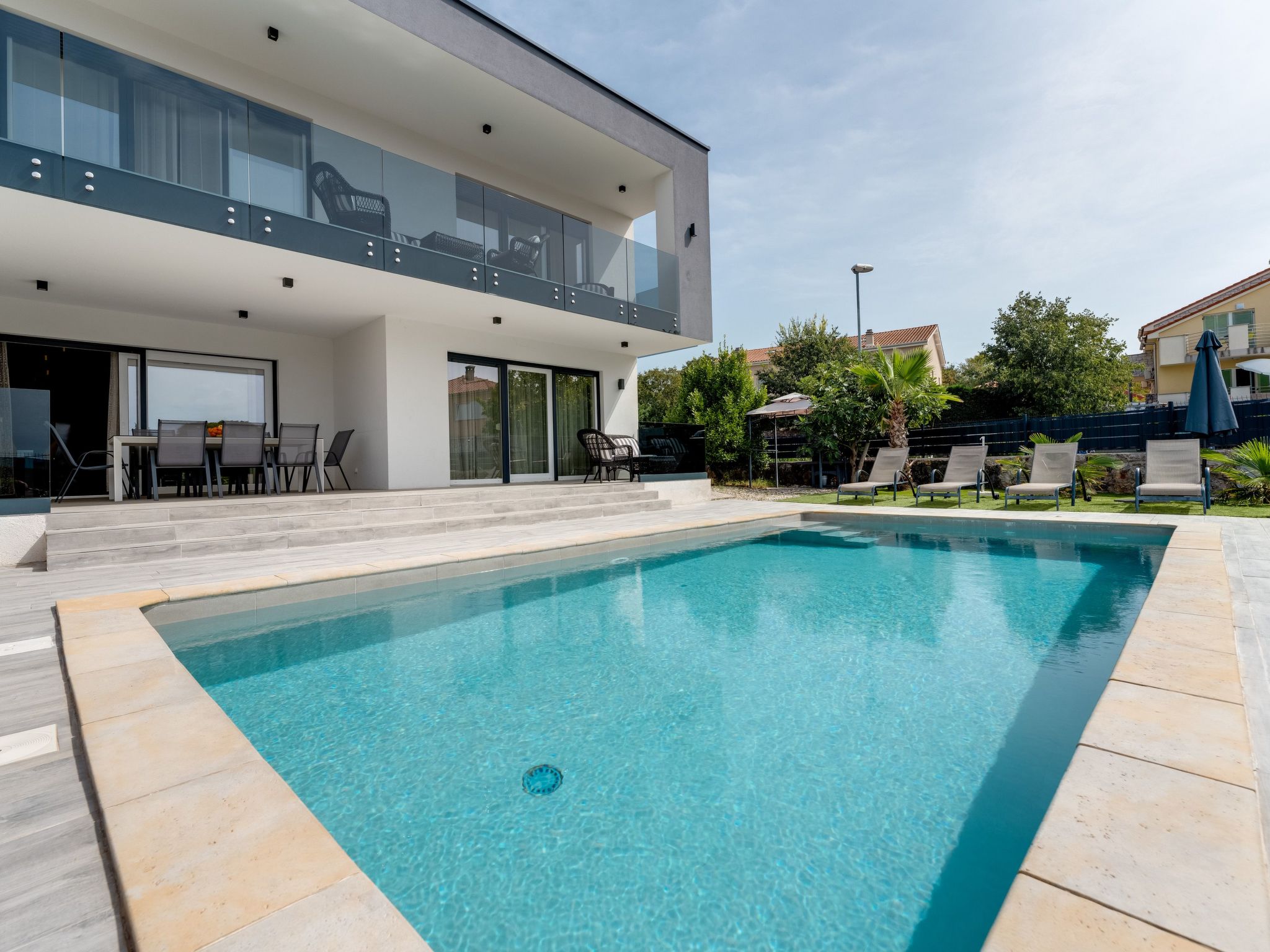 Schöne neue Villa mit Pool in Strandnähe-Image-tags.info