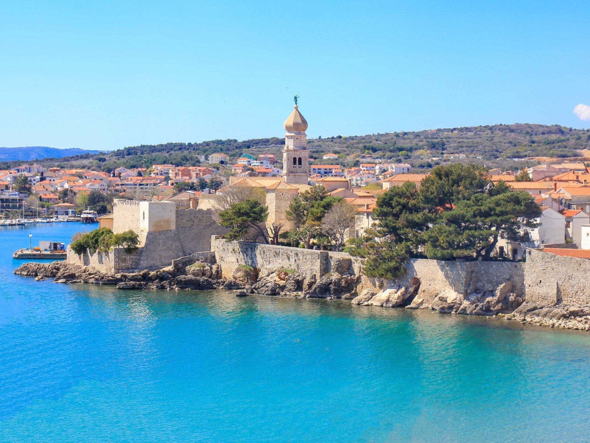 Luxuriöse Villa mit Pool, großem mediterranen Garten und Kinderspielplatz.-Image-tags.info