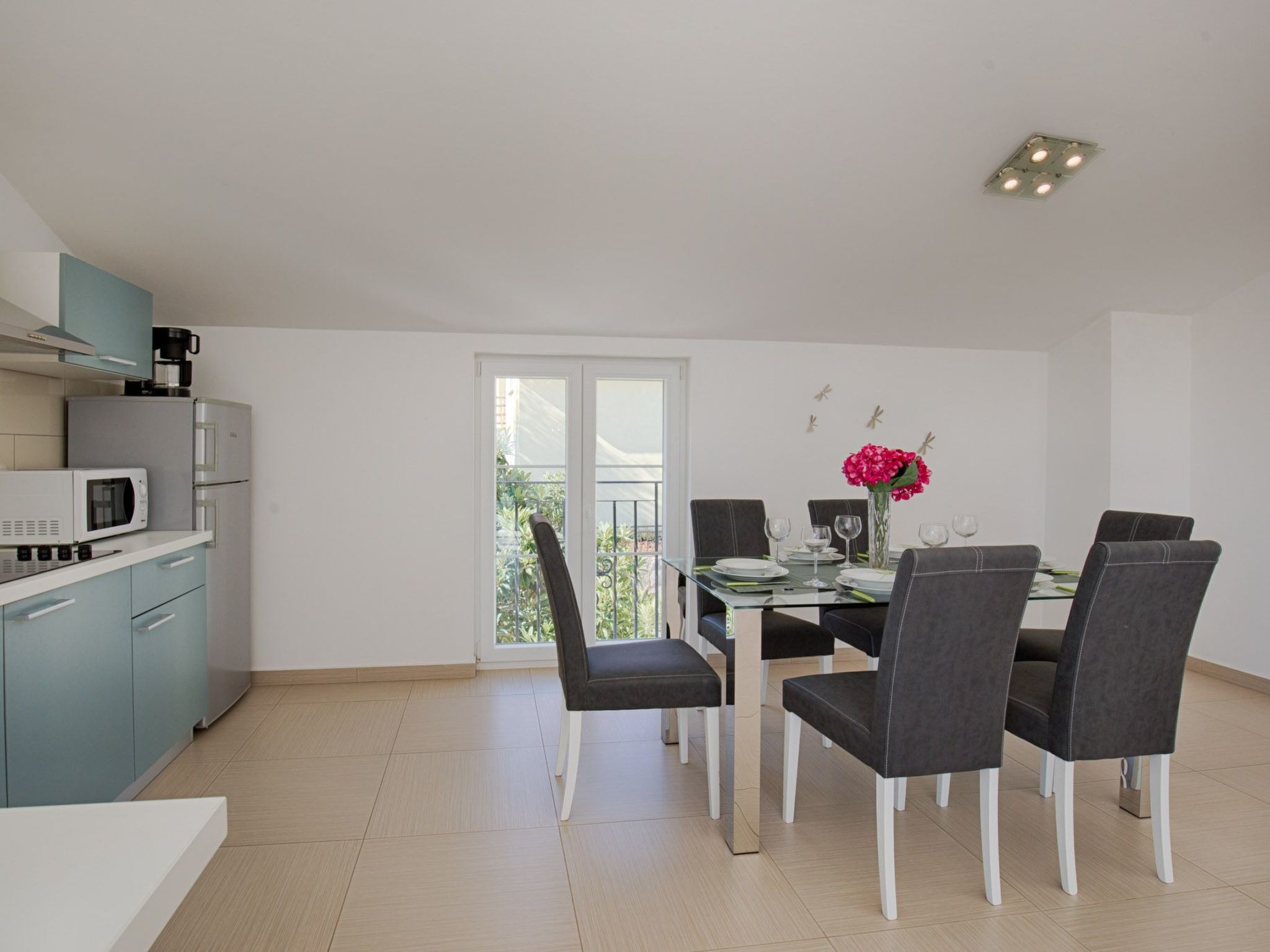 Luxuriöse Villa mit Pool, großem mediterranen Garten und Kinderspielplatz.-Image-tags.info