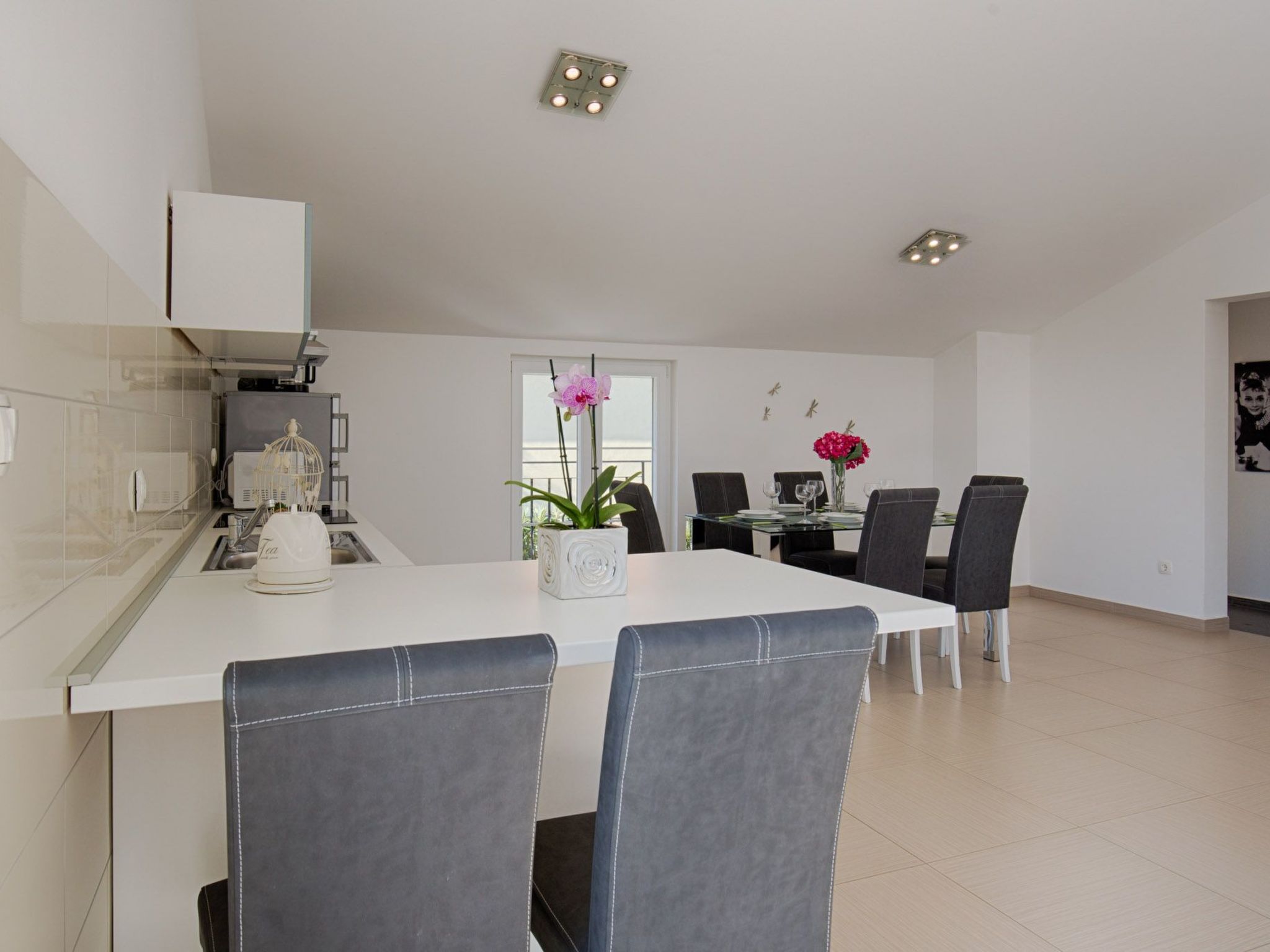 Luxuriöse Villa mit Pool, großem mediterranen Garten und Kinderspielplatz.-Image-tags.info