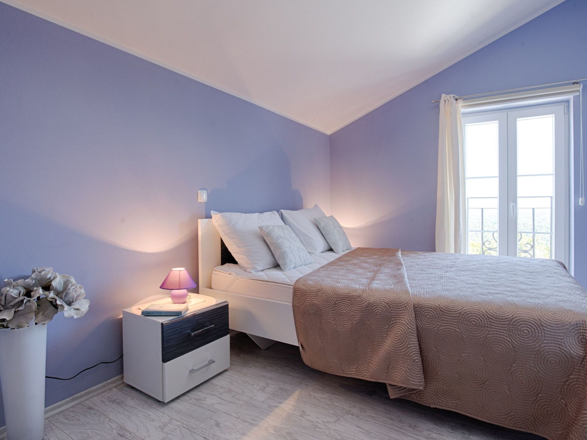 Luxuriöse Villa mit Pool, großem mediterranen Garten und Kinderspielplatz.-Image-tags.info