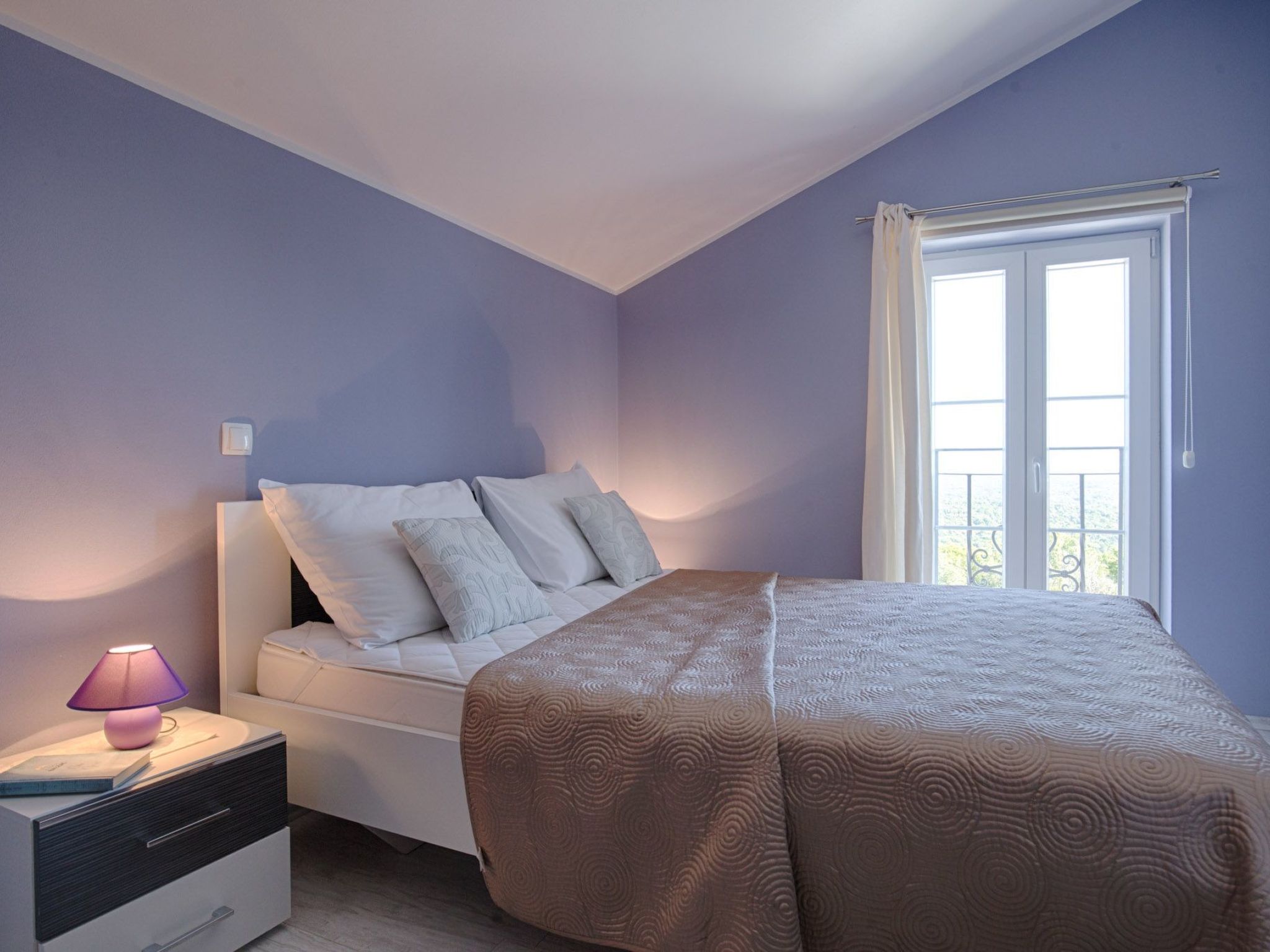 Luxuriöse Villa mit Pool, großem mediterranen Garten und Kinderspielplatz.-Image-tags.info