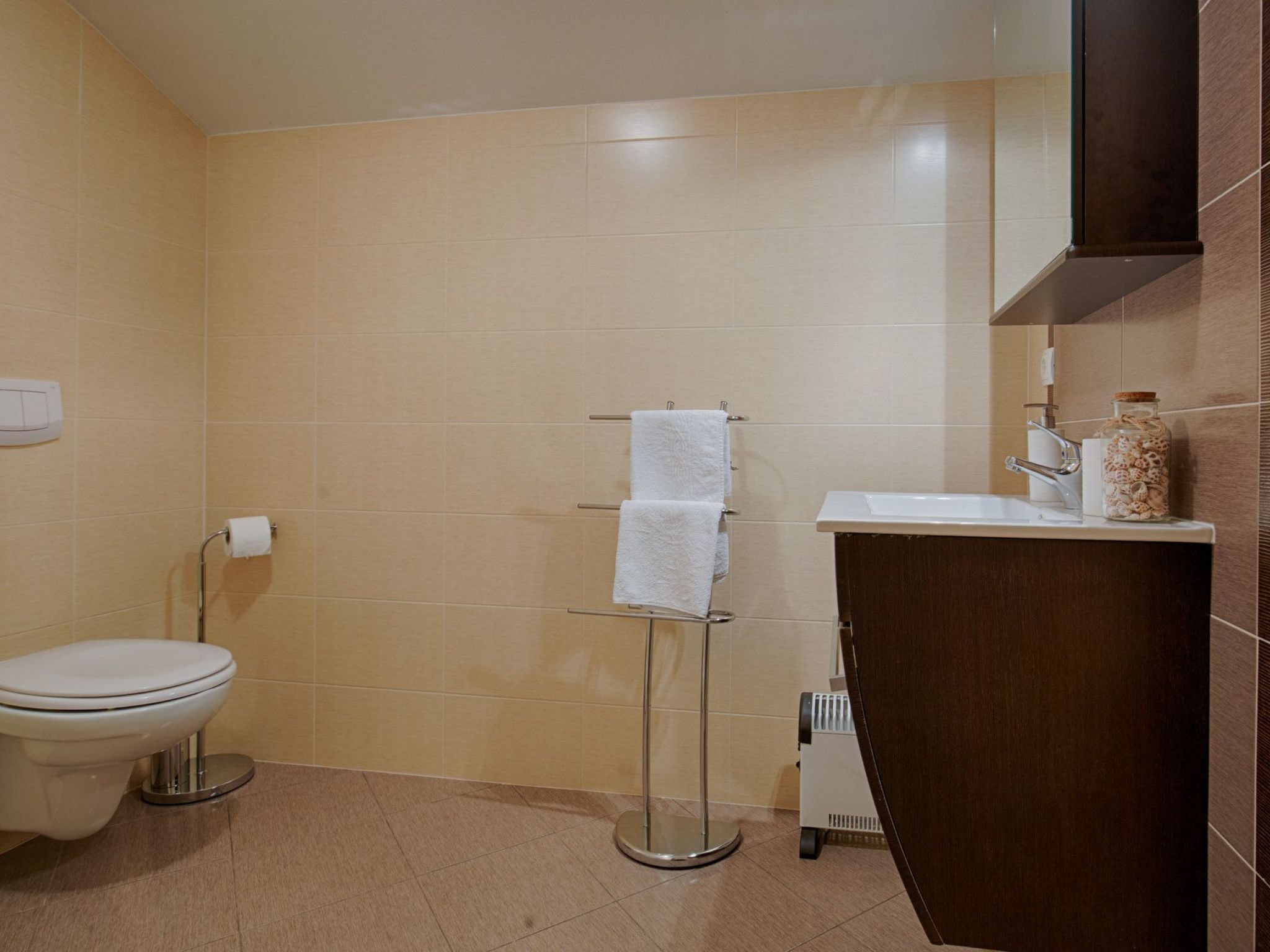 Luxuriöse Villa mit Pool, großem mediterranen Garten und Kinderspielplatz.-Image-tags.info