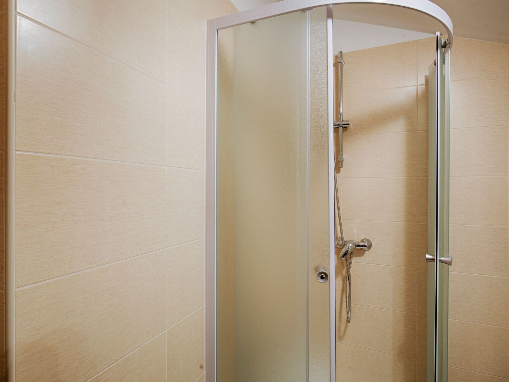 Luxuriöse Villa mit Pool, großem mediterranen Garten und Kinderspielplatz.-Image-tags.info