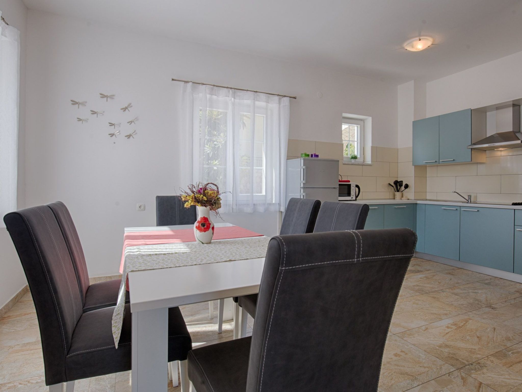 Luxuriöse Villa mit Pool, großem mediterranen Garten und Kinderspielplatz.-Image-tags.info