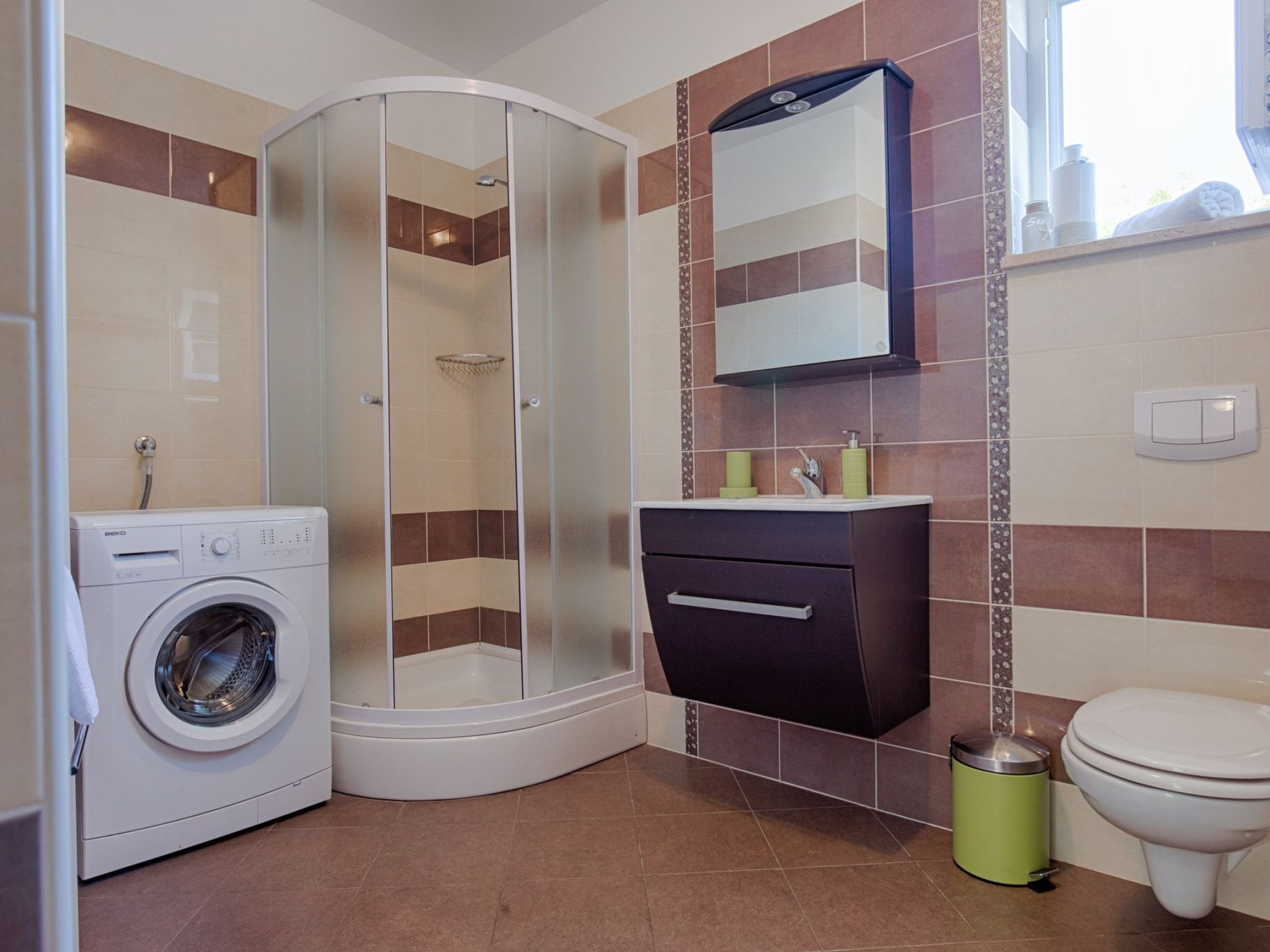 Luxuriöse Villa mit Pool, großem mediterranen Garten und Kinderspielplatz.-Image-tags.info