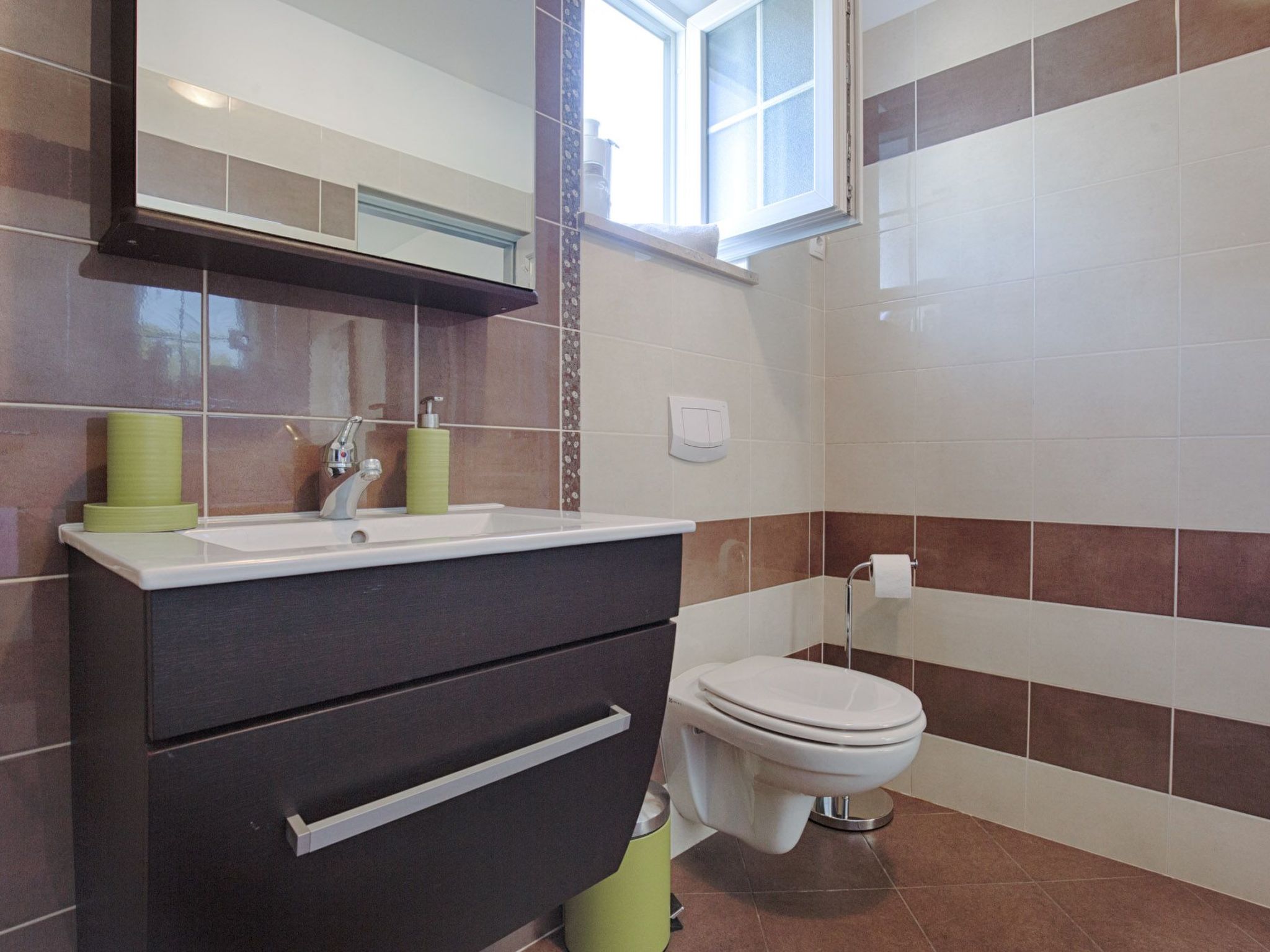 Luxuriöse Villa mit Pool, großem mediterranen Garten und Kinderspielplatz.-Image-tags.info