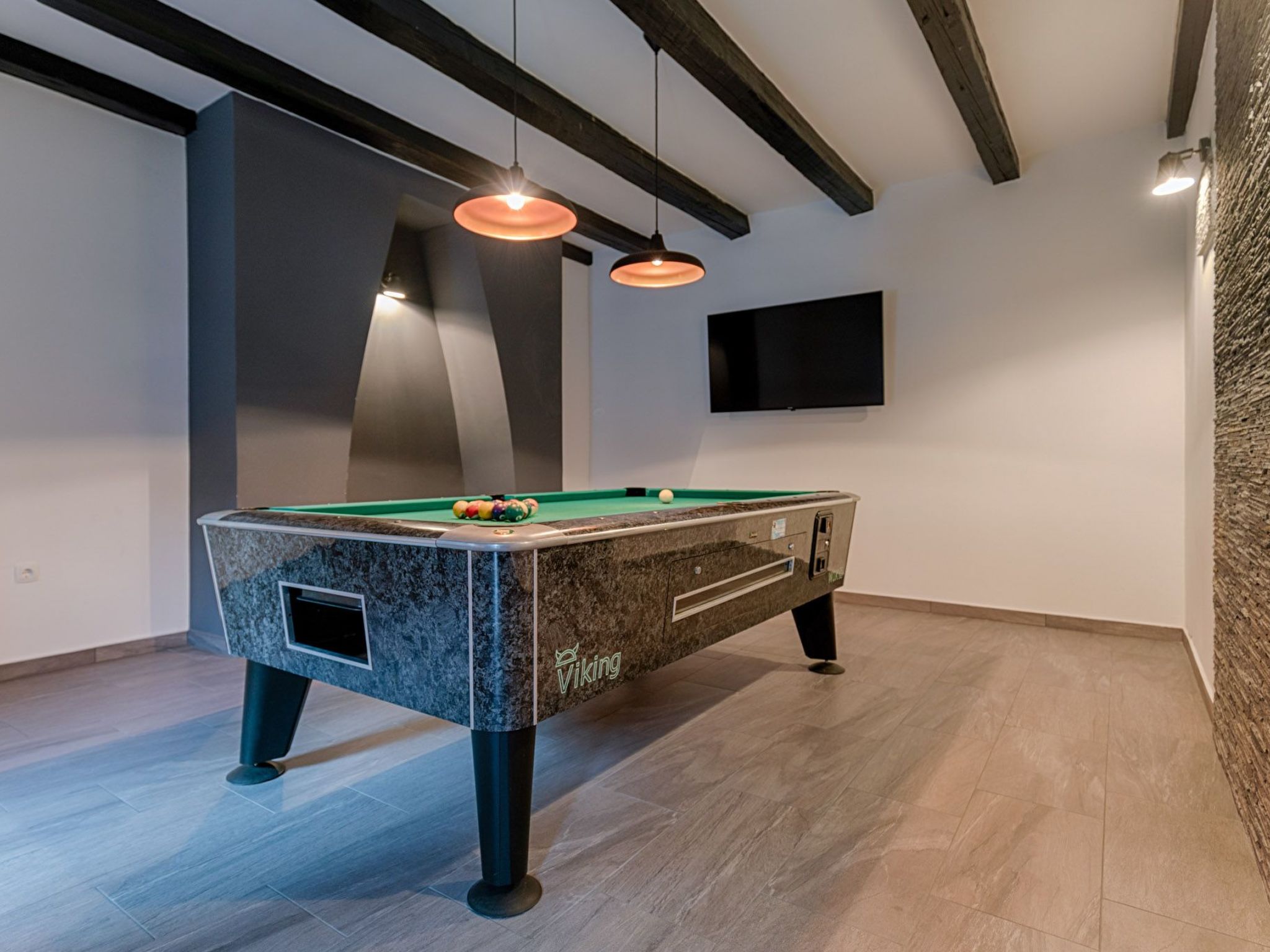 Luxuriöse Villa mit Pool, großem mediterranen Garten und Kinderspielplatz.-Image-tags.info