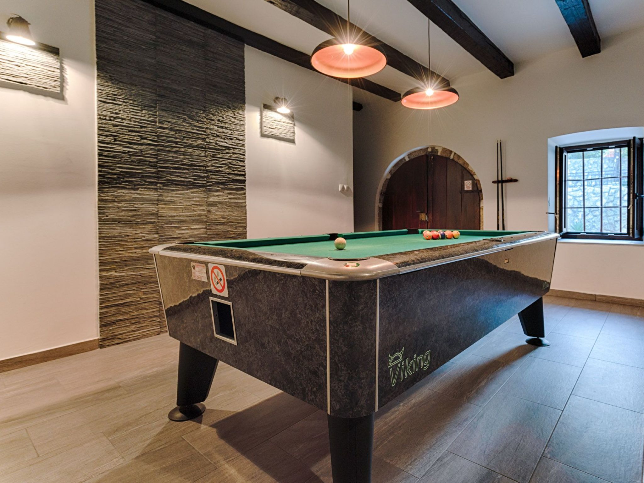 Luxuriöse Villa mit Pool, großem mediterranen Garten und Kinderspielplatz.-Image-tags.info