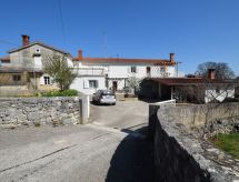 Vrijstaande vakantiewoning Stela nabij strand en centrum Krk - thumbnail 2