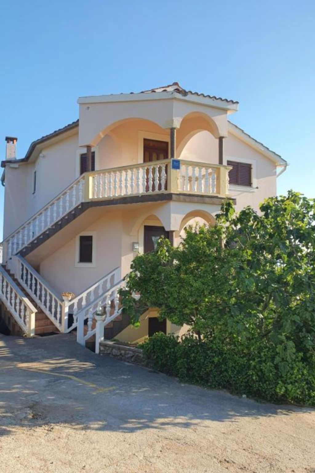 "Nikica" mit Blick auf das Meer-Inside