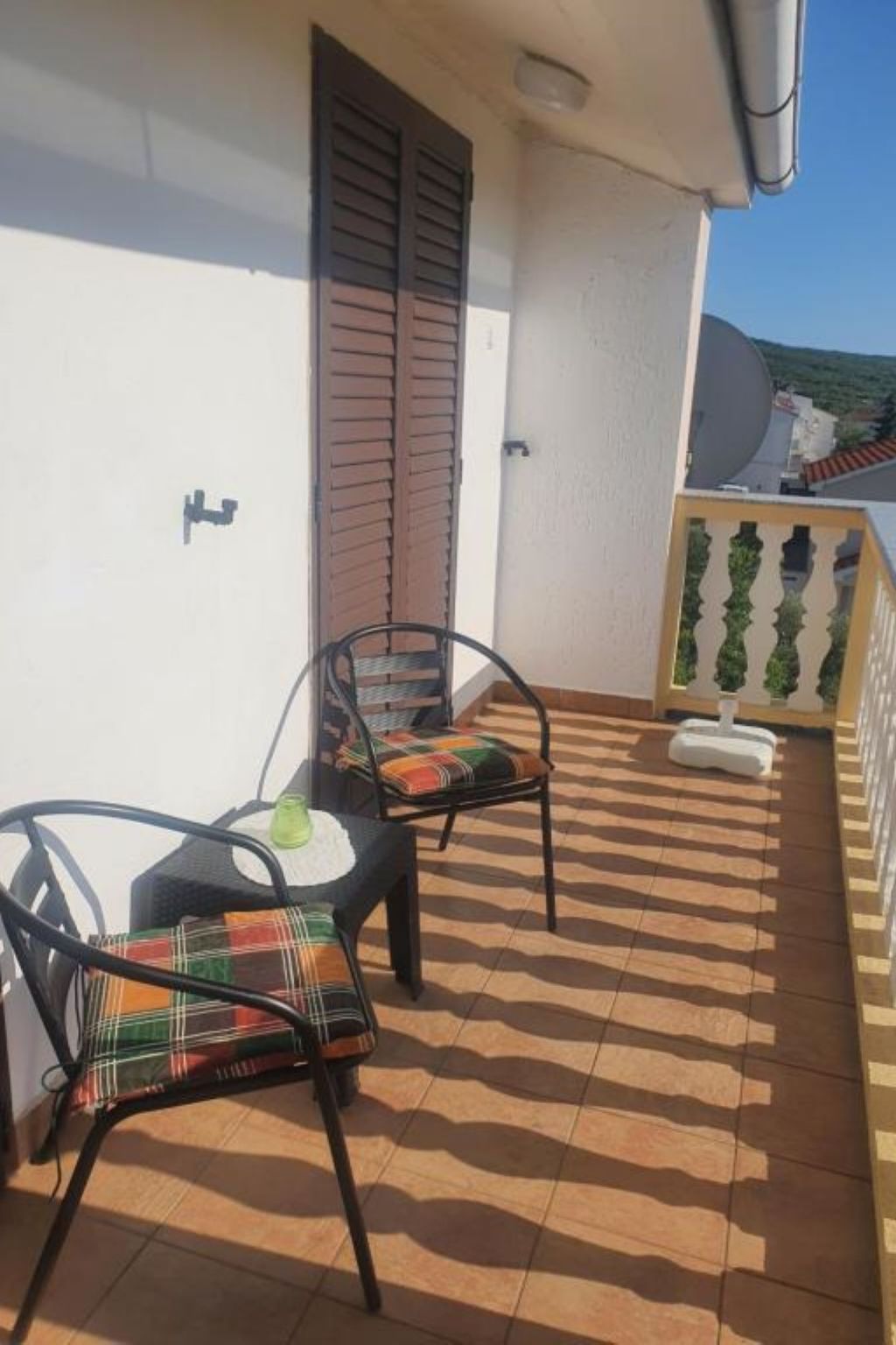 "Nikica" mit Blick auf das Meer-Inside