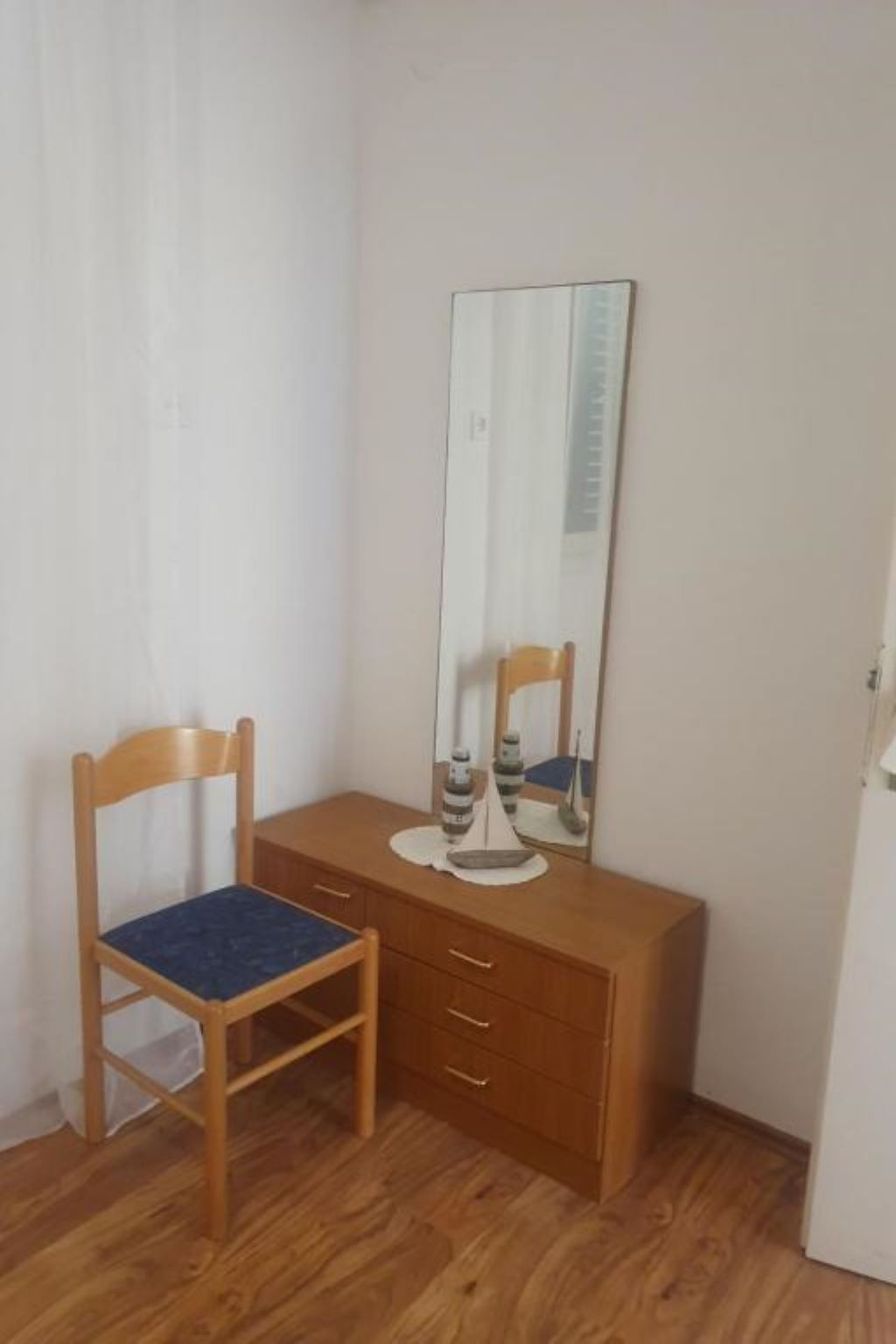 "Nikica" mit Blick auf das Meer-Inside