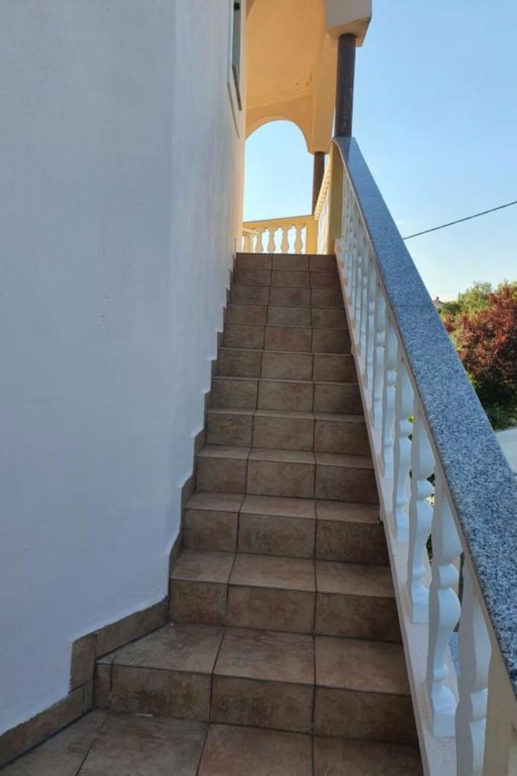 "Nikica" mit Blick auf das Meer-Inside