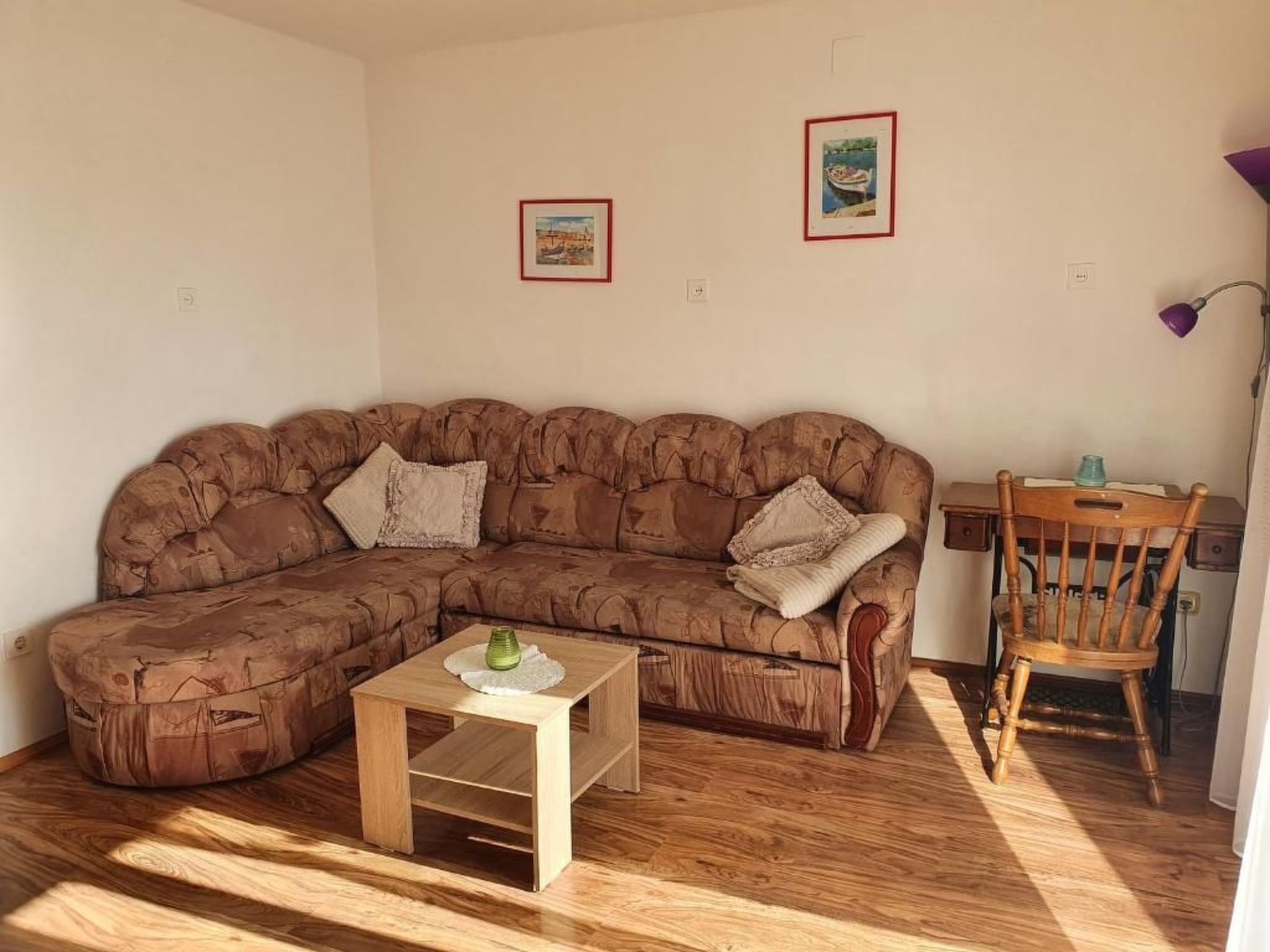 "Nikica" mit Blick auf das Meer-Inside