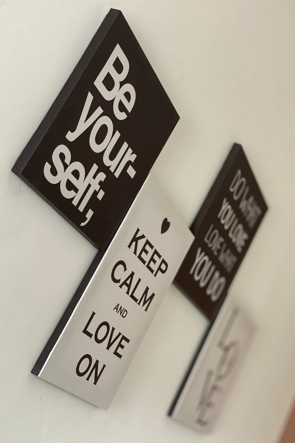 Apartment mit einem kleinen Wohn- und Essbereich und Schlafzimmer-Dehors