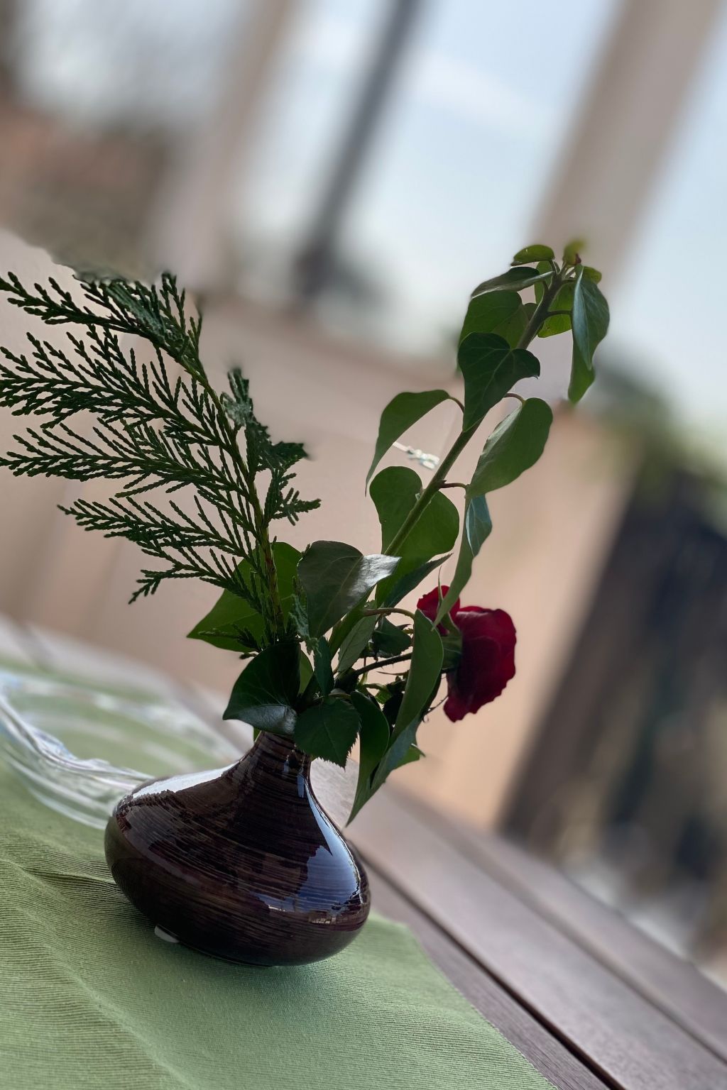 Apartment mit einem kleinen Wohn- und Essbereich und Schlafzimmer-Dedans