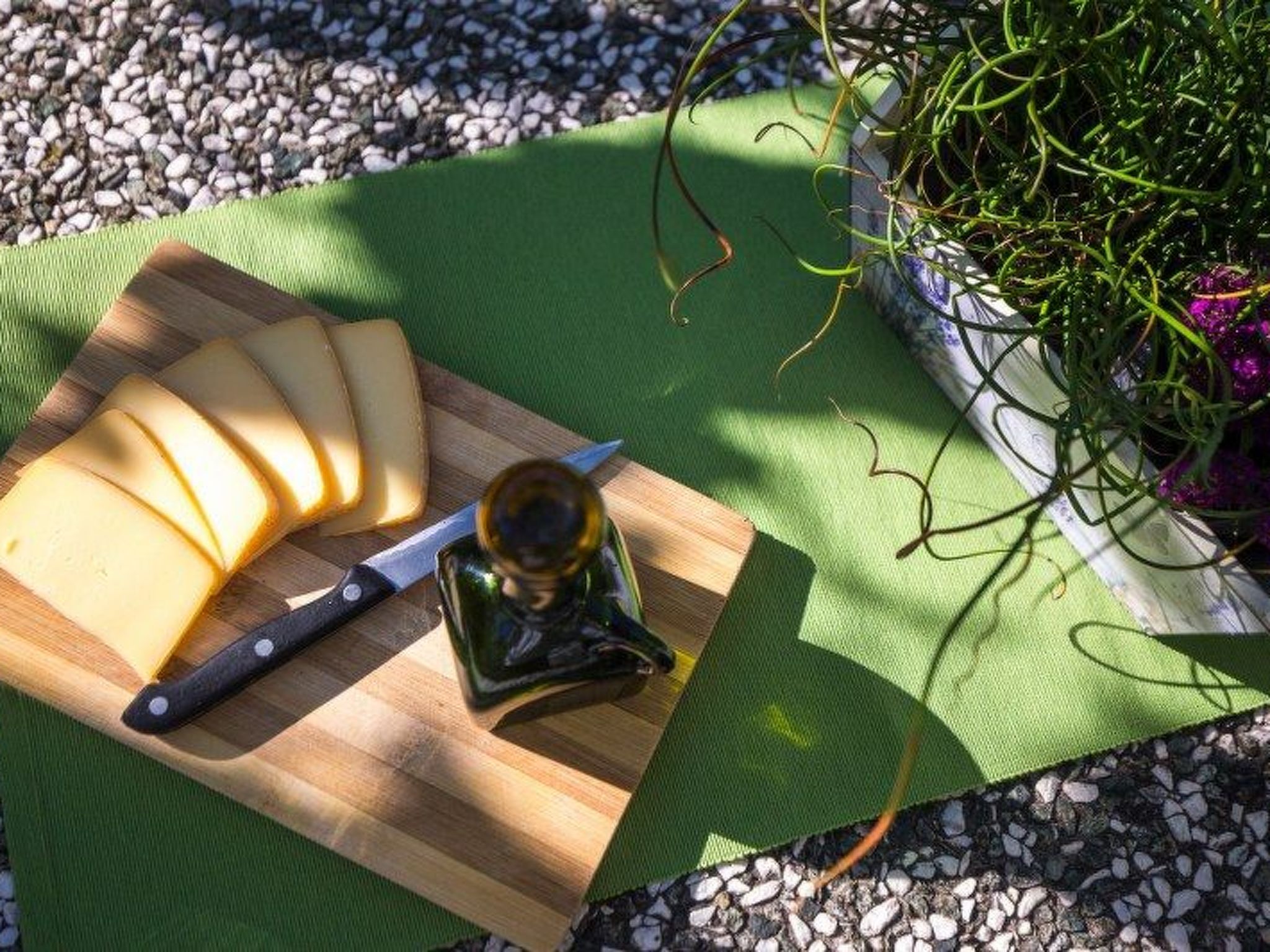 Photo of Apartment mit einem kleinen Wohn- und Essbereich und Schlafzimmer