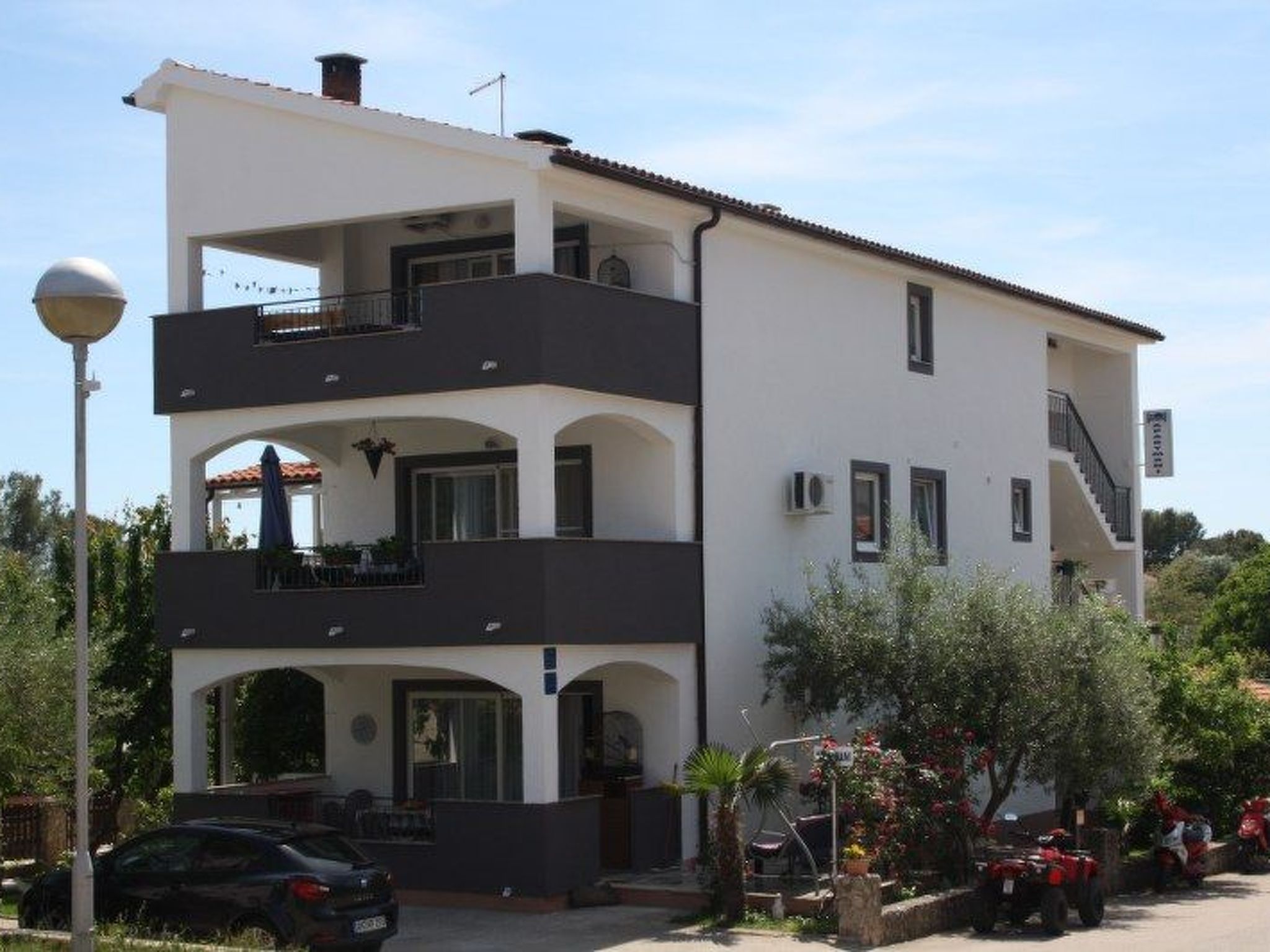 Photo of Apartment mit einem kleinen Wohn- und Essbereich und Schlafzimmer