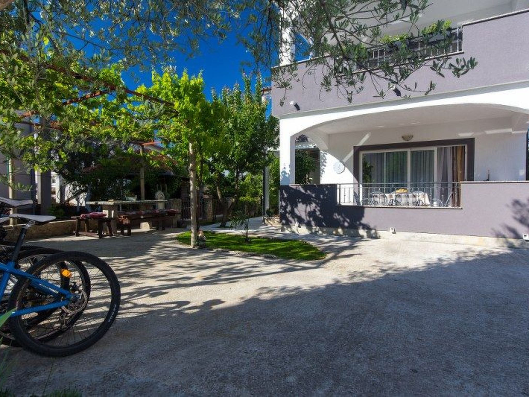 Photo of Apartment mit einem kleinen Wohn- und Essbereich und Schlafzimmer