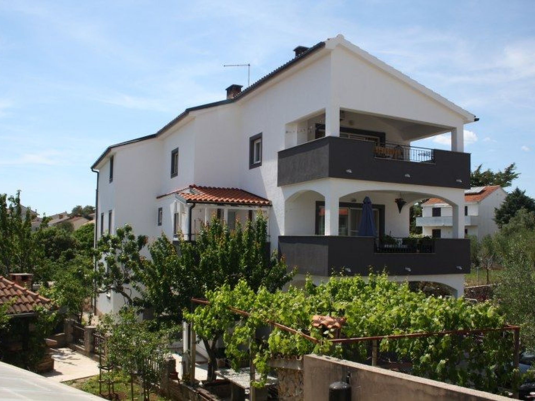 Photo of Apartment mit einem kleinen Wohn- und Essbereich und Schlafzimmer