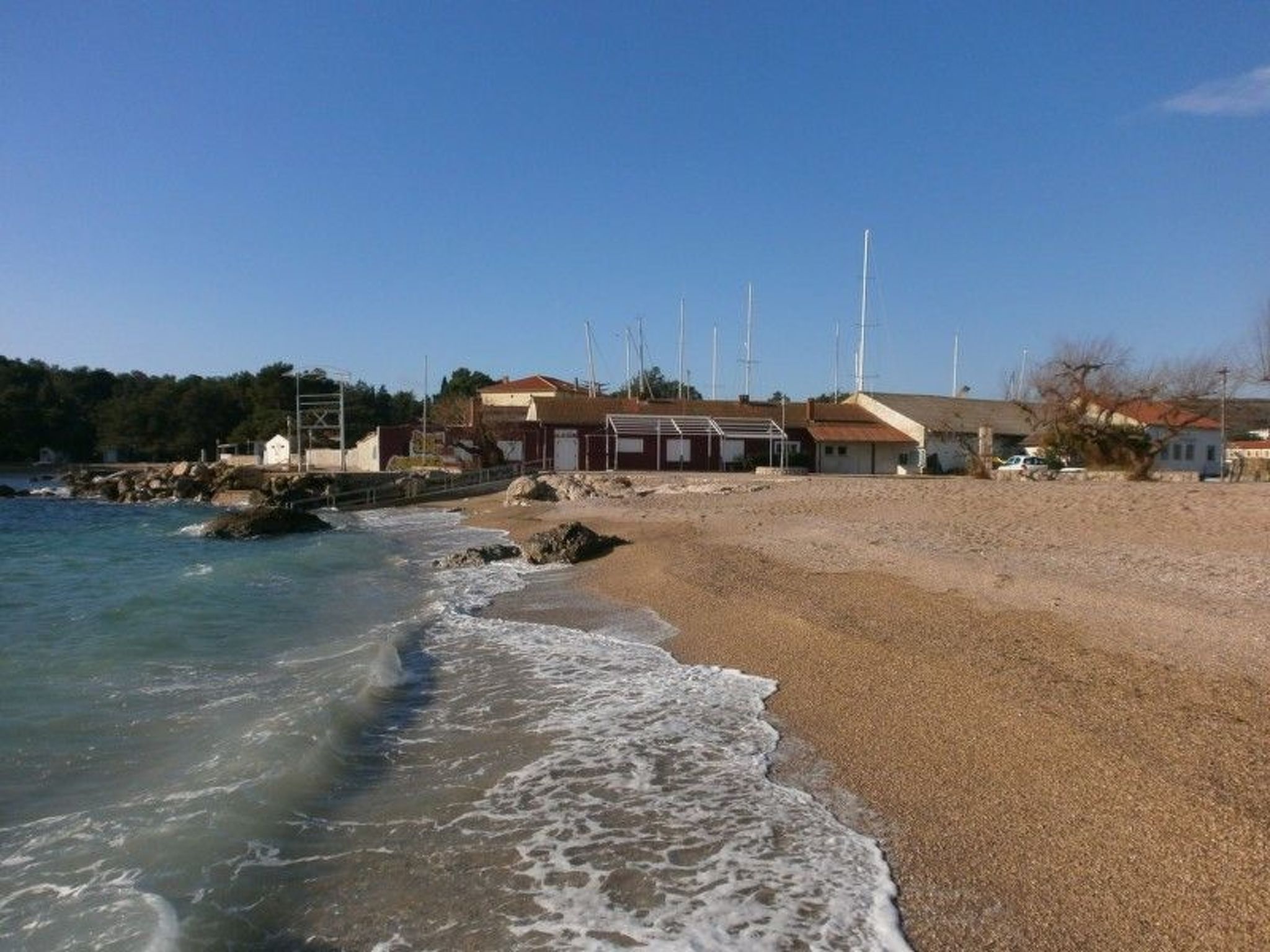 Photo of Apartment mit einem kleinen Wohn- und Essbereich und Schlafzimmer