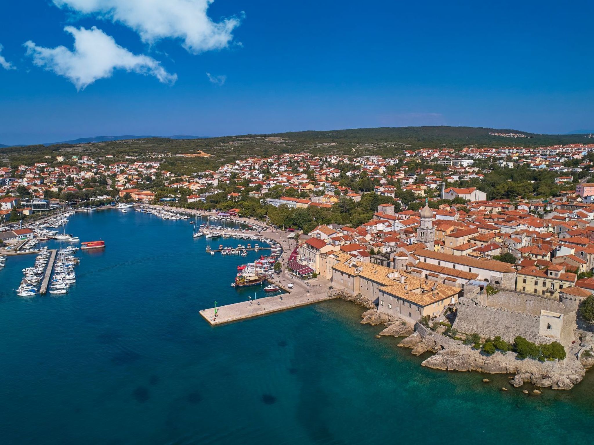 Photo of Apartment mit einem kleinen Wohn- und Essbereich und Schlafzimmer
