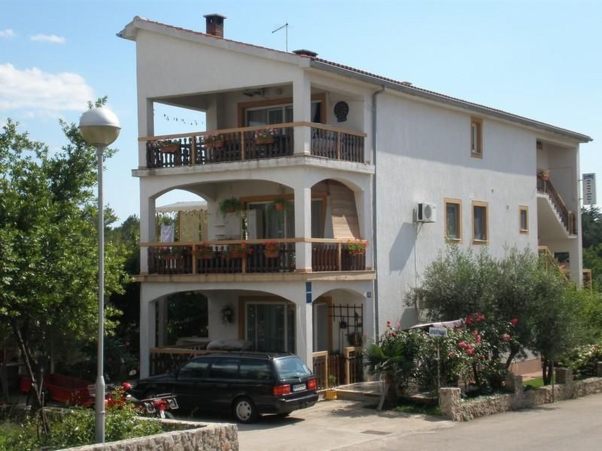 Photo of Apartment mit einem kleinen Wohn- und Essbereich und Schlafzimmer