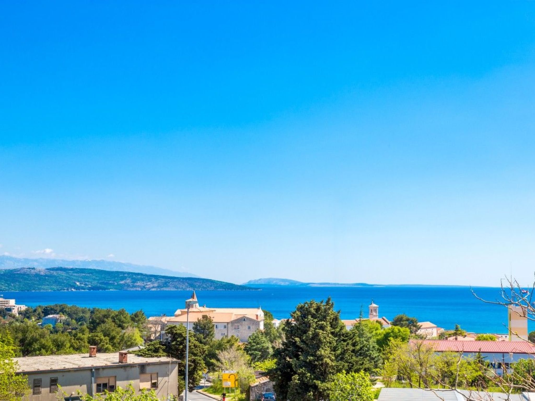 Photo of Geräumige Wohnung in Krk mit Garten und Terrasse