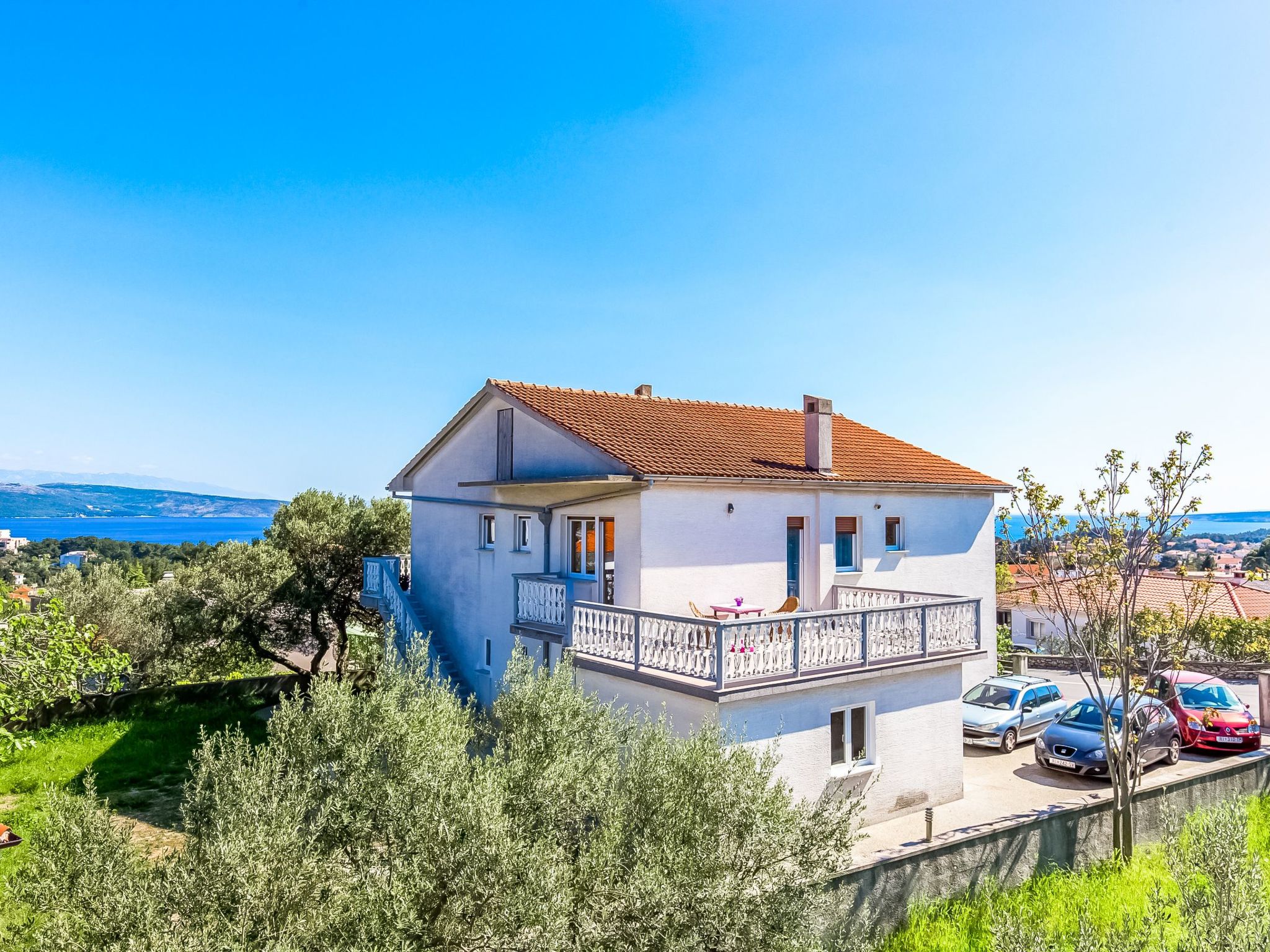 Photo of Geräumige Wohnung in Krk mit Garten und Terrasse