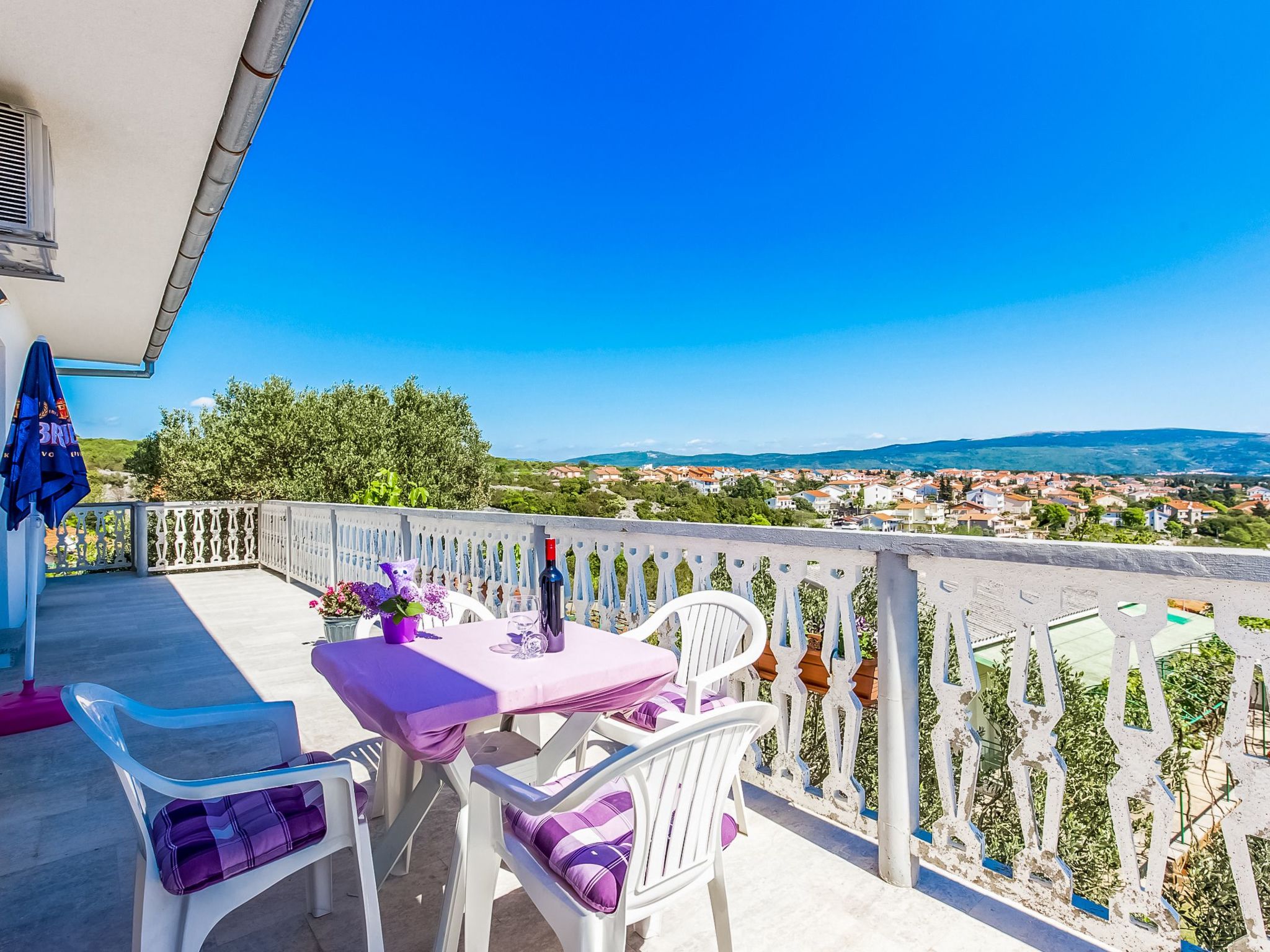 Photo of Geräumige Wohnung in Krk mit Garten und Terrasse