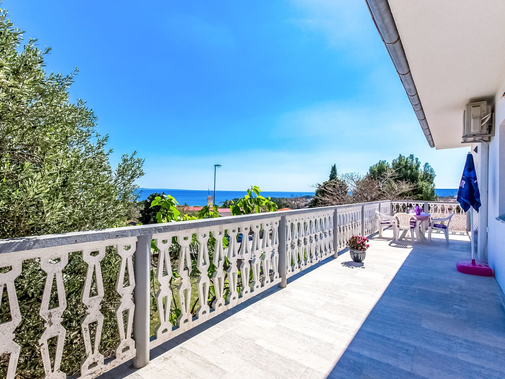 Photo of Geräumige Wohnung in Krk mit Garten und Terrasse