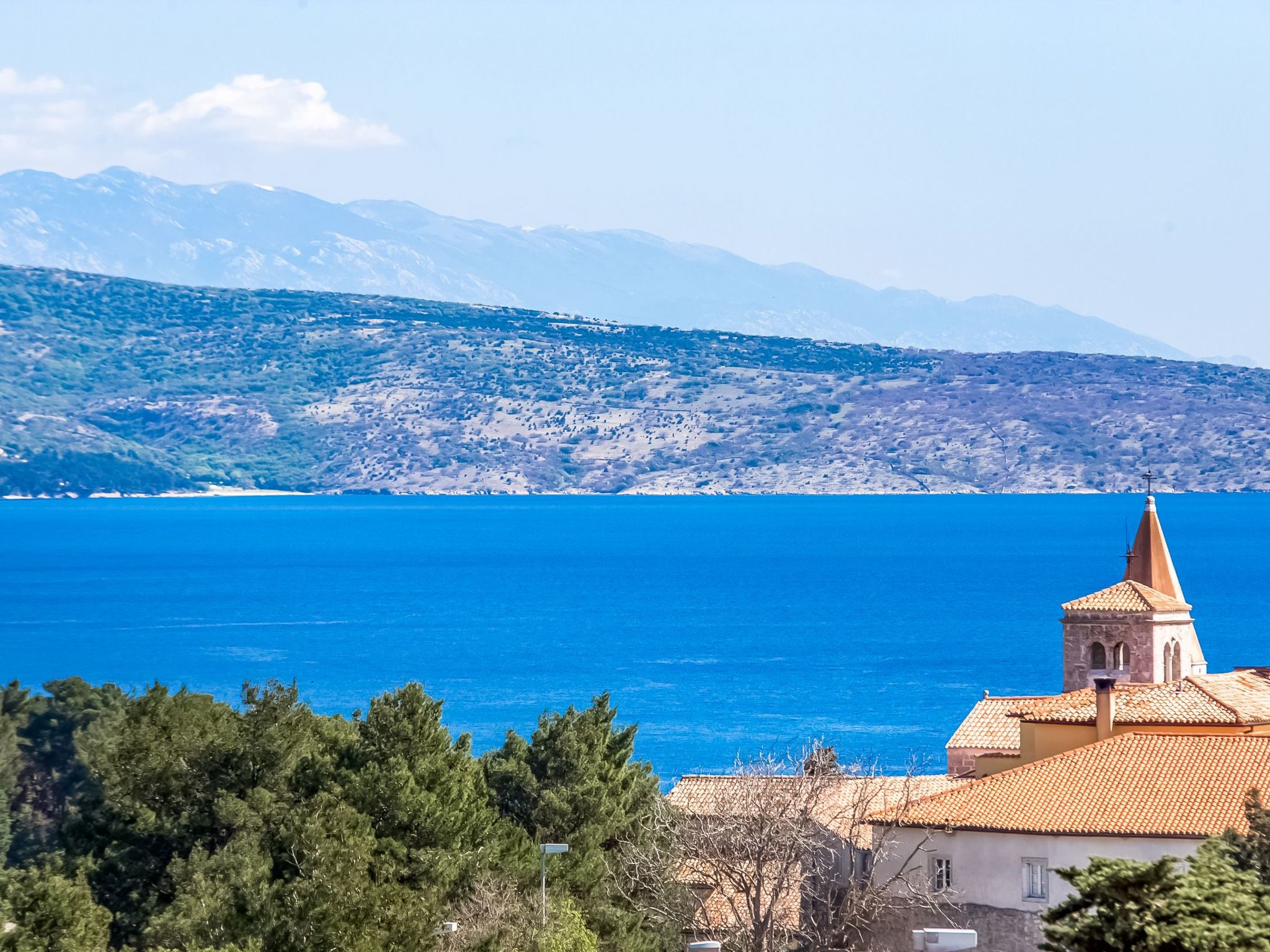 Photo of Geräumige Wohnung in Krk mit Garten und Terrasse