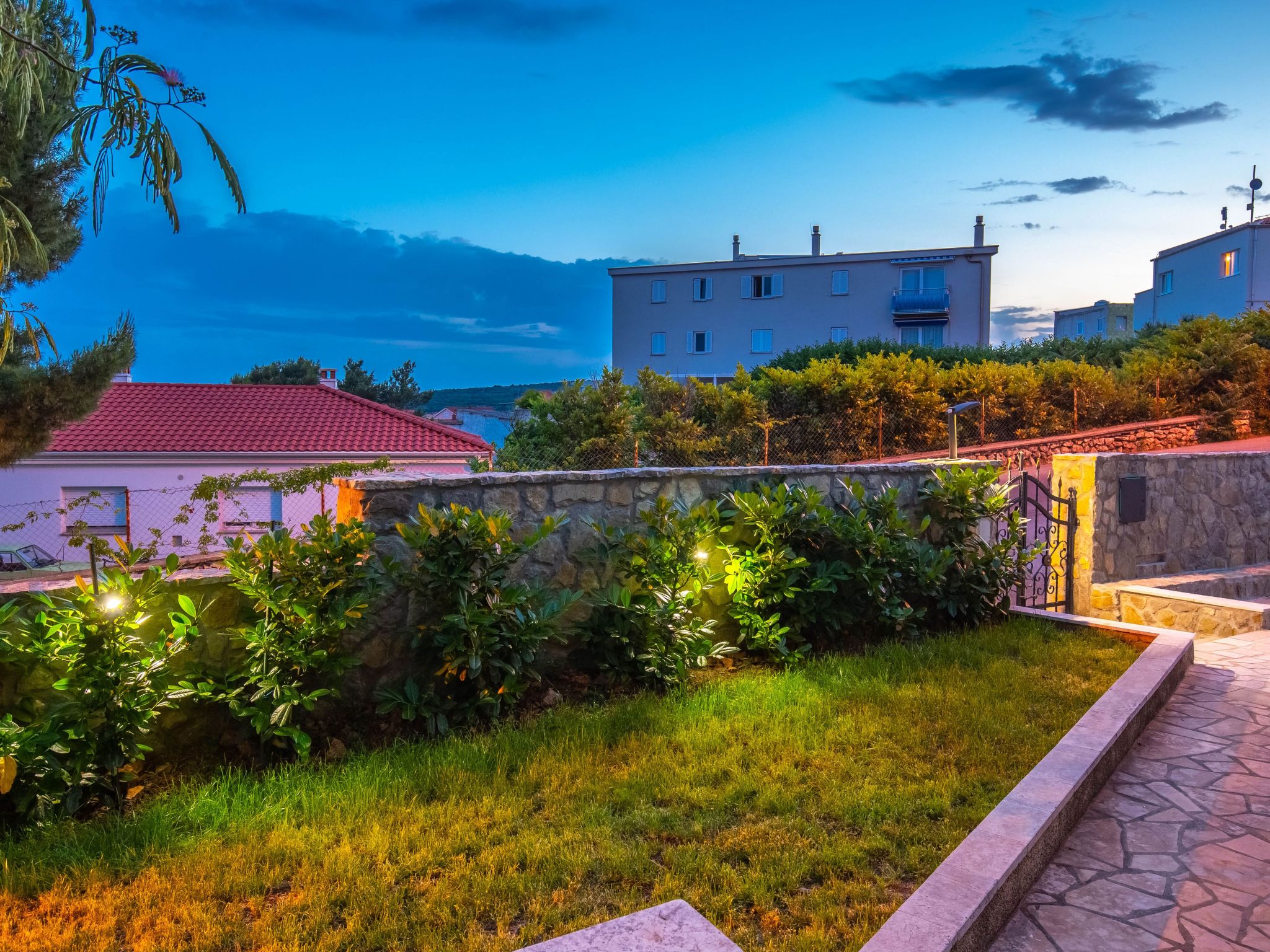 Photo of Geräumige Wohnung in Krk mit Garten und Terrasse