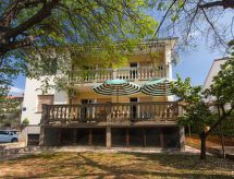 Vrijstaand appartement met terras op loopafstand van de baai in Punat - thumbnail 2