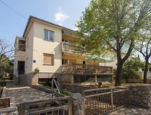 Vrijstaand appartement met terras op loopafstand van de baai in Punat - thumbnail 4